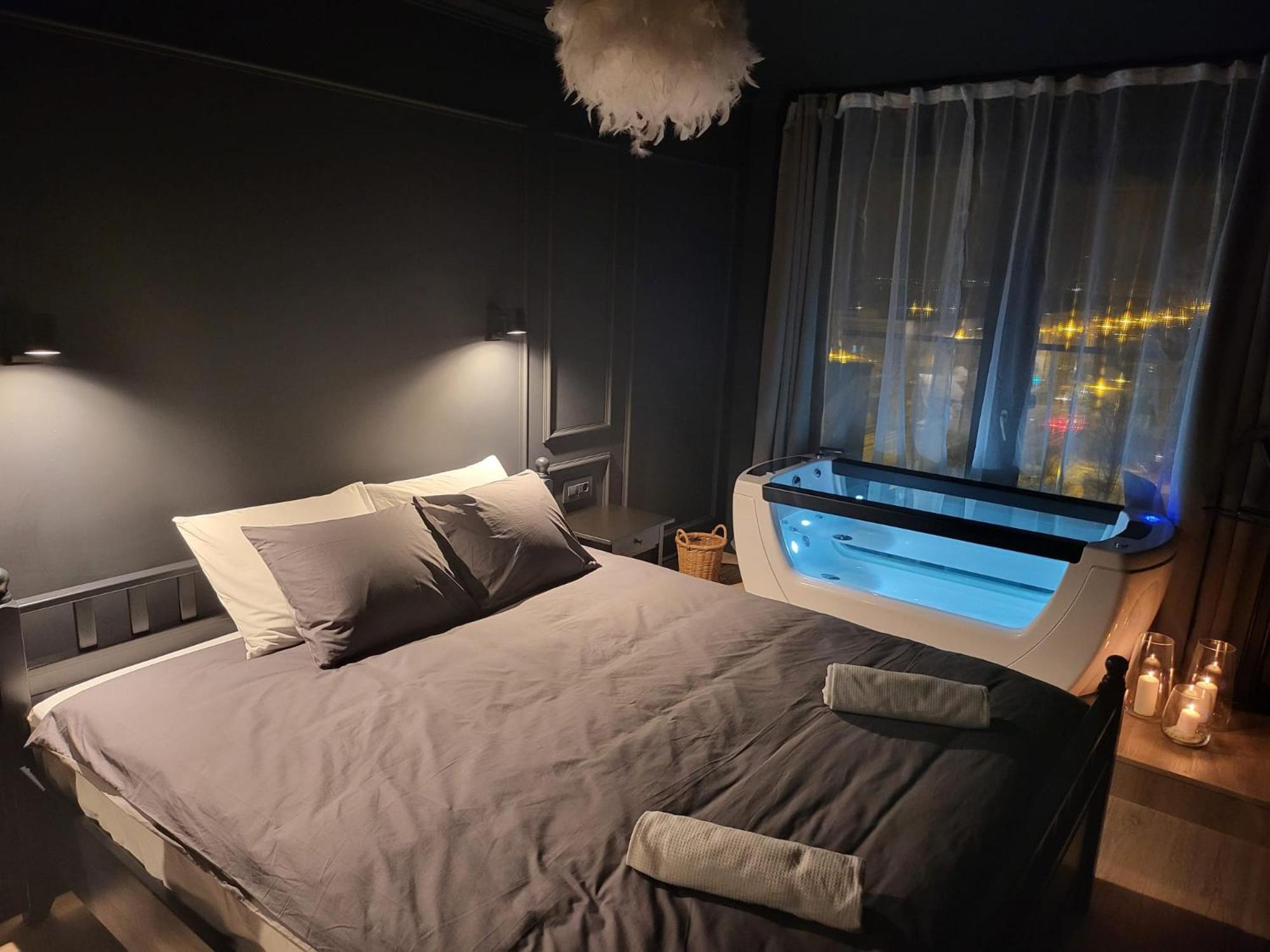 One-Bedroom Apartment - Photo 1