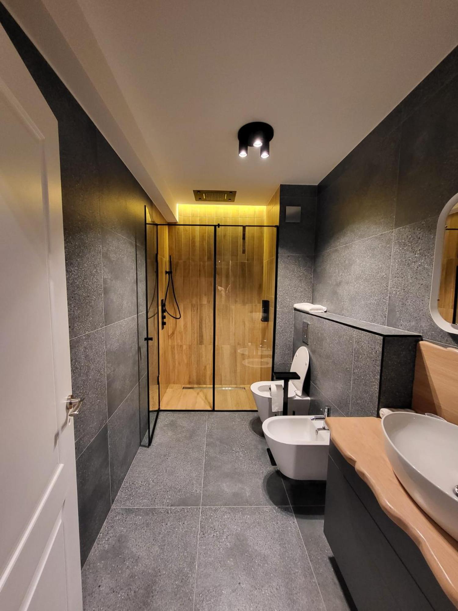 One-Bedroom Apartment - Photo 14