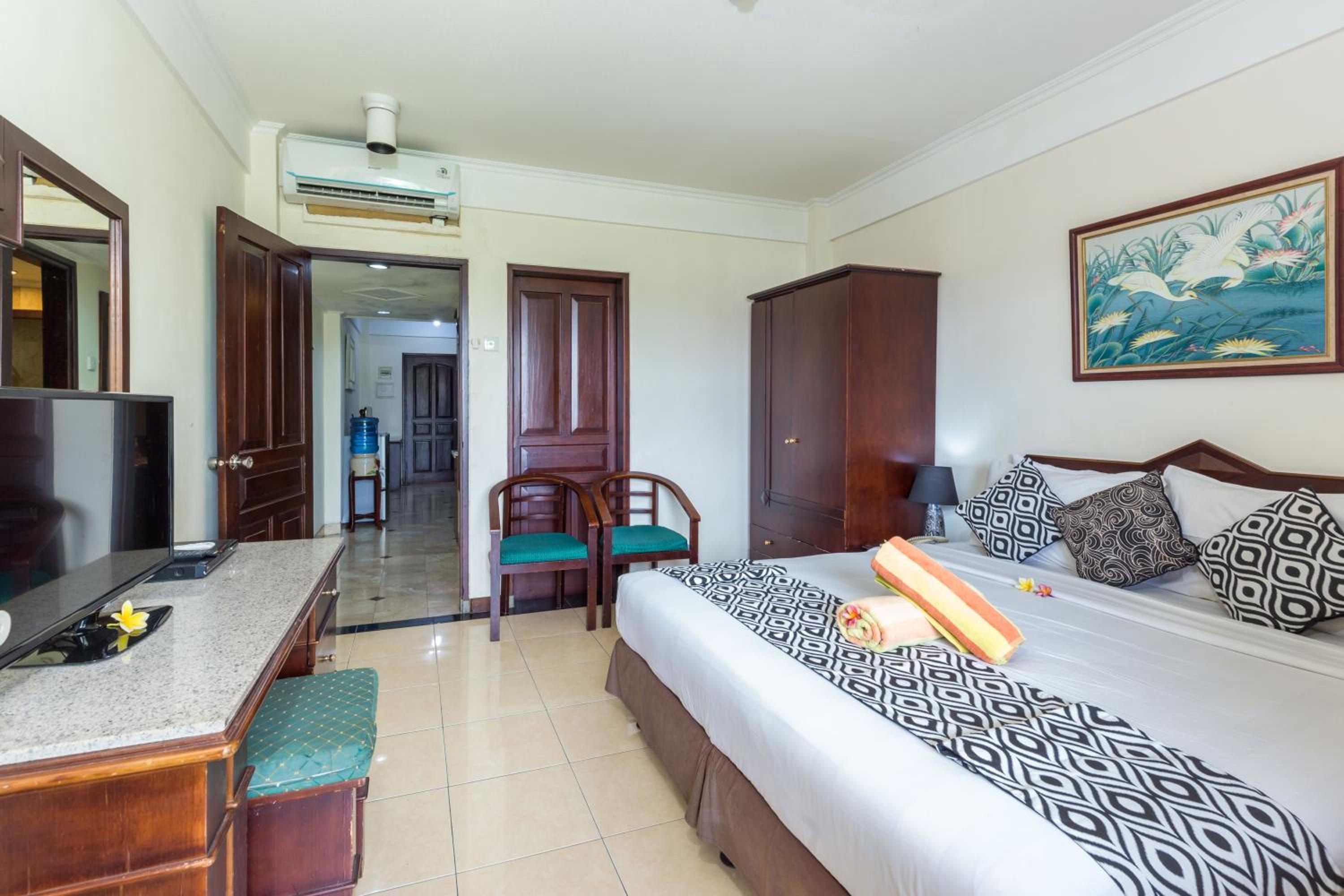 One-Bedroom Apartment - Photo 7