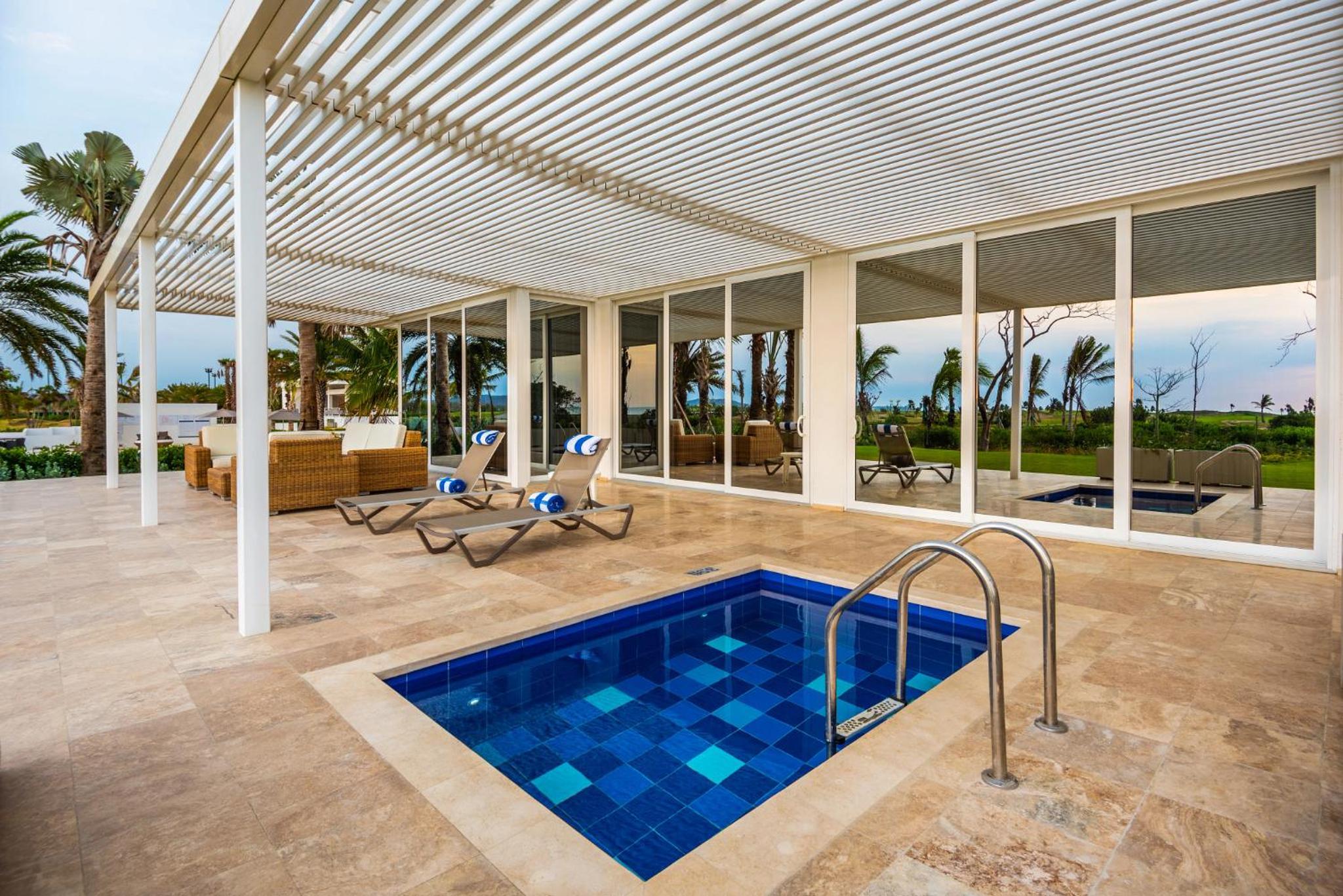 Preferred Club Presidential Suite Swim-Out Tropical