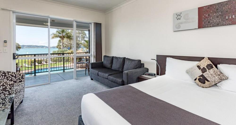 Deluxe Family Suite with Sea View - Photo 1