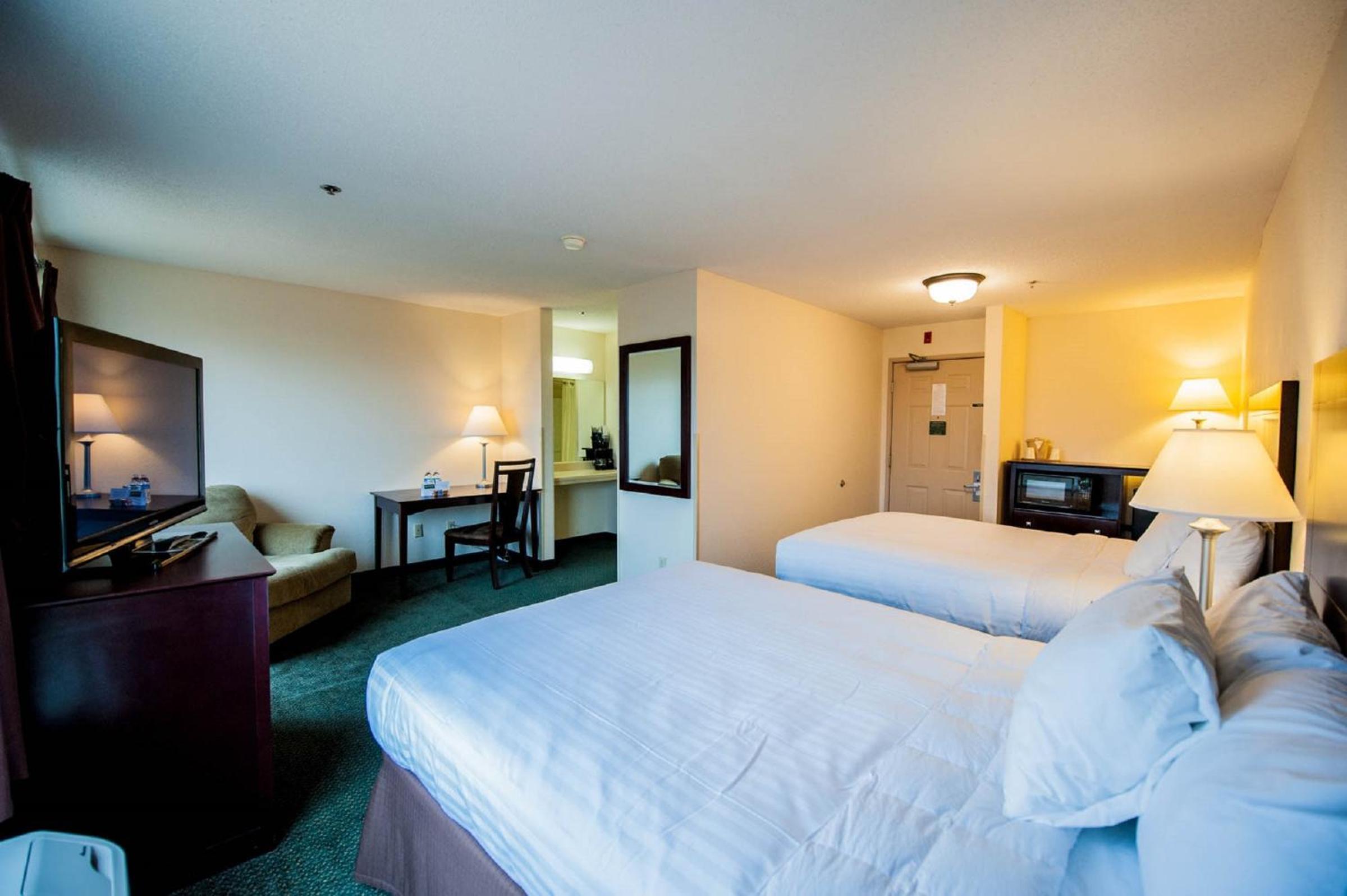 Queen Room with Two Queen Beds - Photo 1