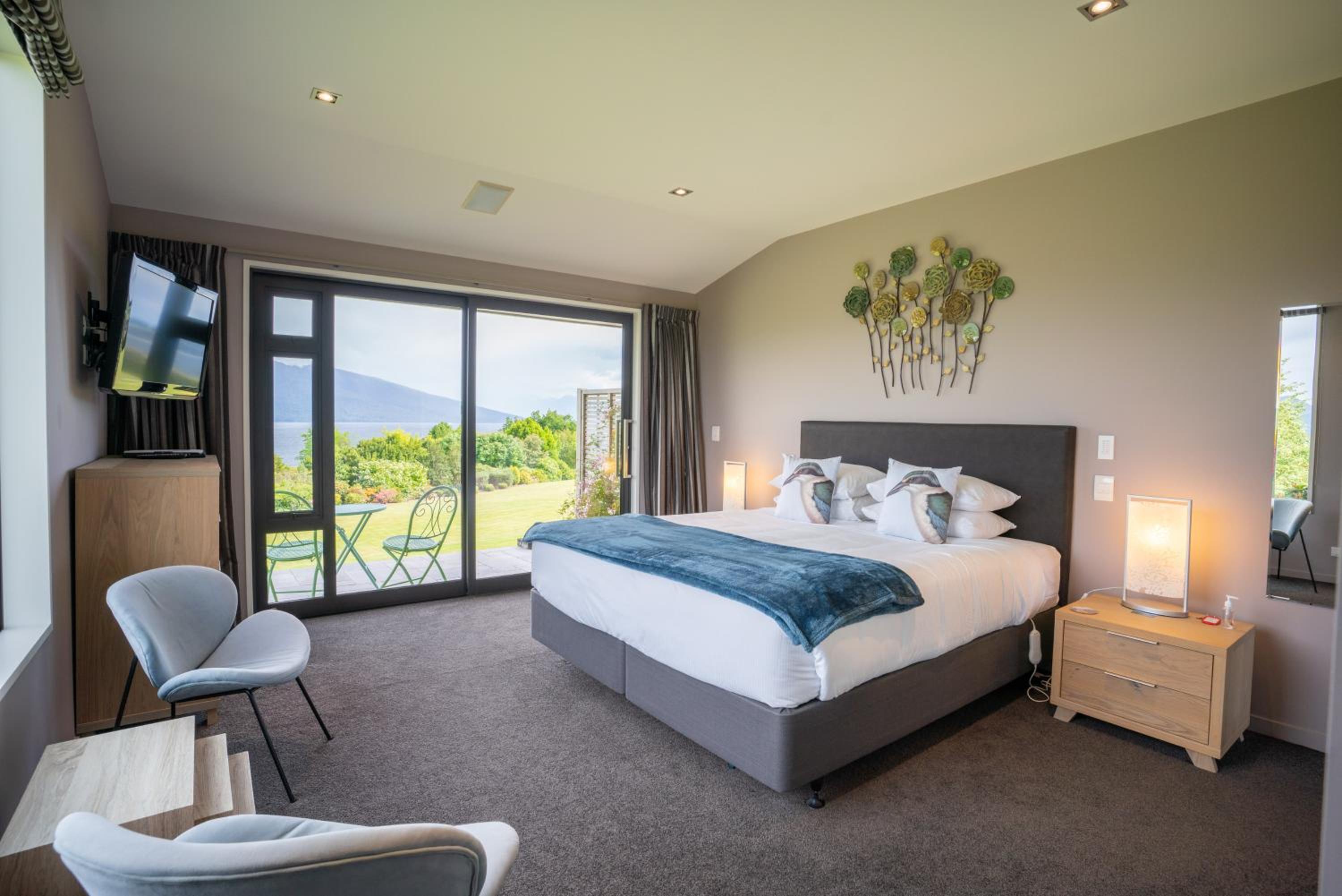 King Room with Lake View photo 1