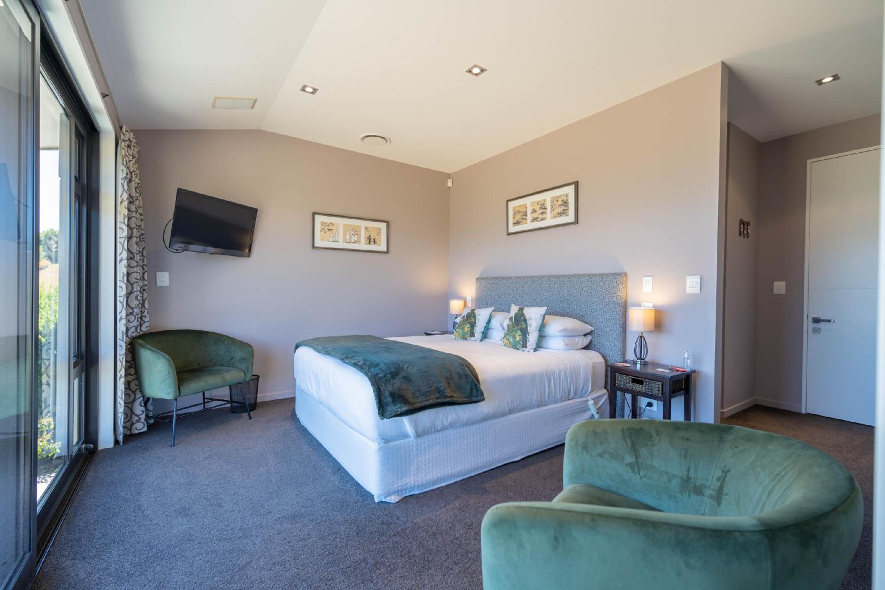King Room with Lake View photo 1