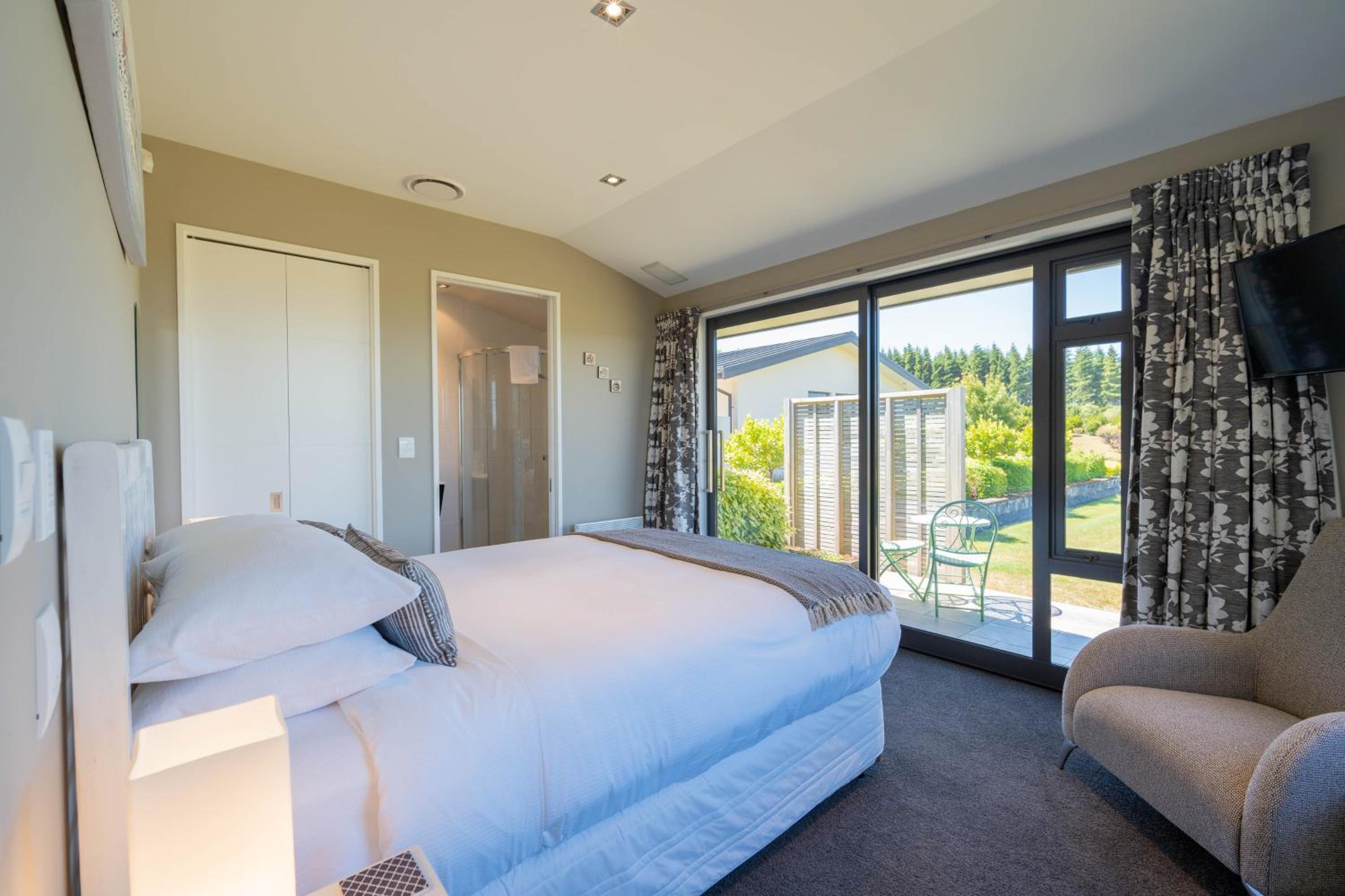Queen Room with Garden View photo 3