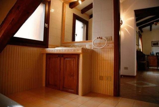 Top floor Dorsoduro One bedroom apartment photo 2