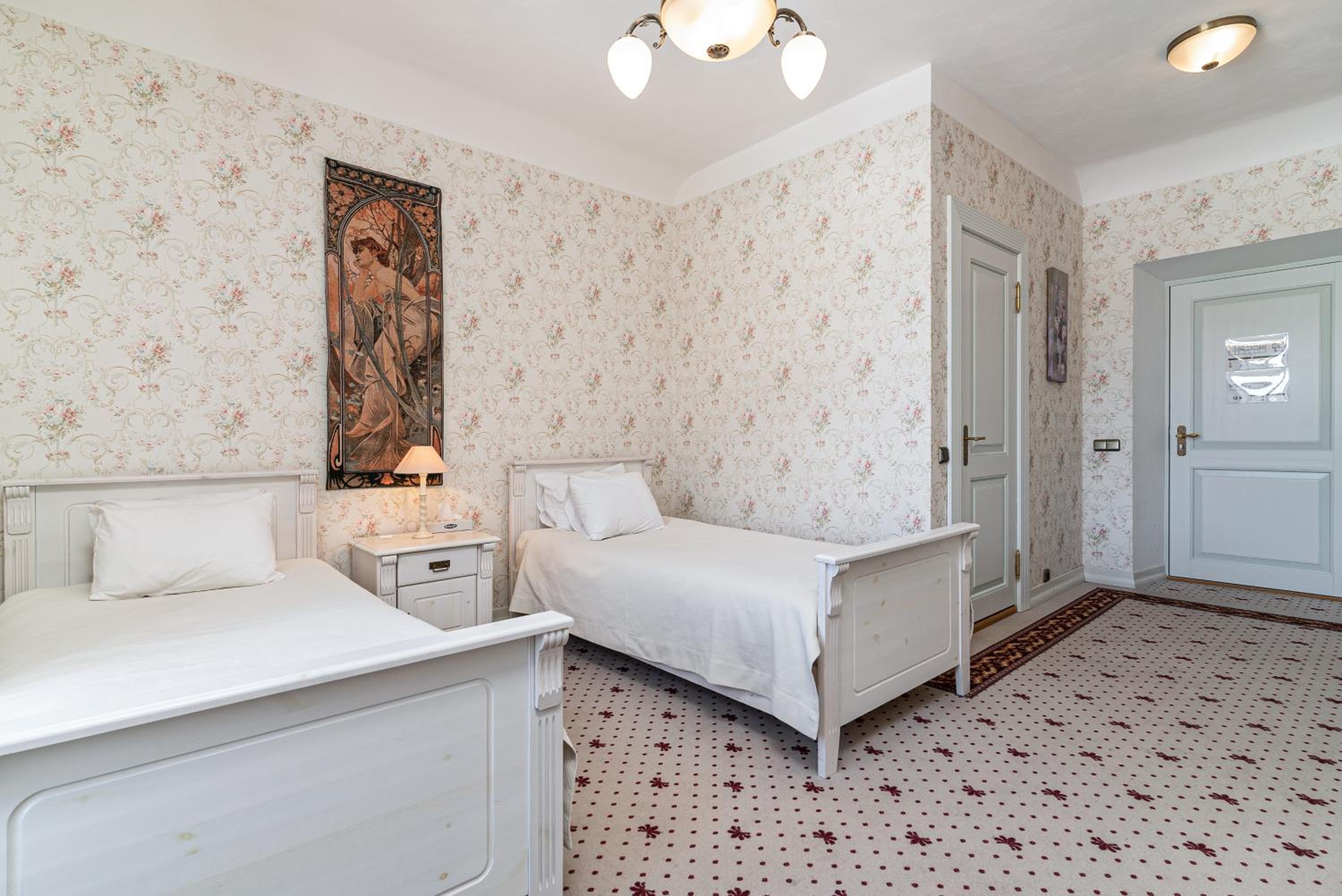 Deluxe Twin Room photo 3