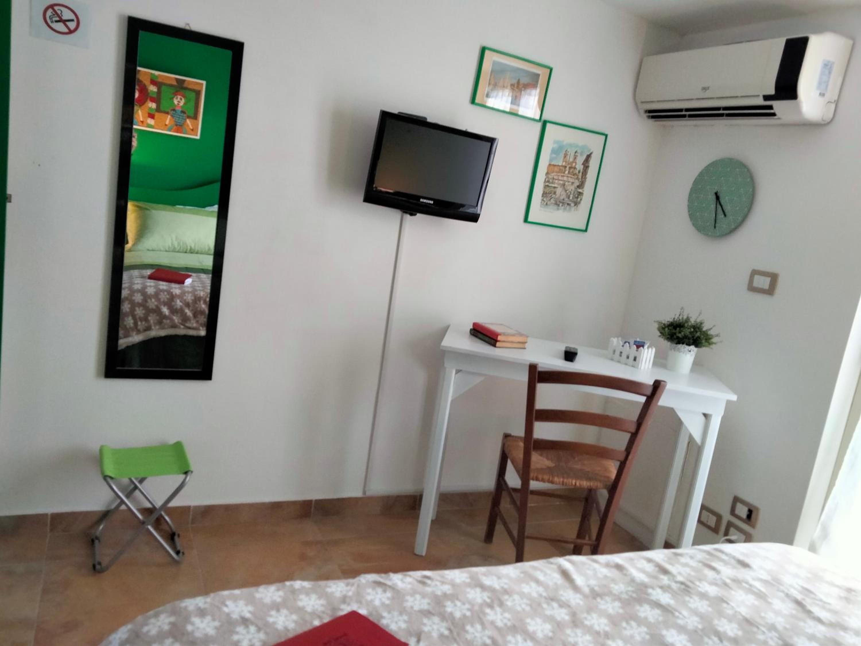Double Room with Private External Bathroom photo 3