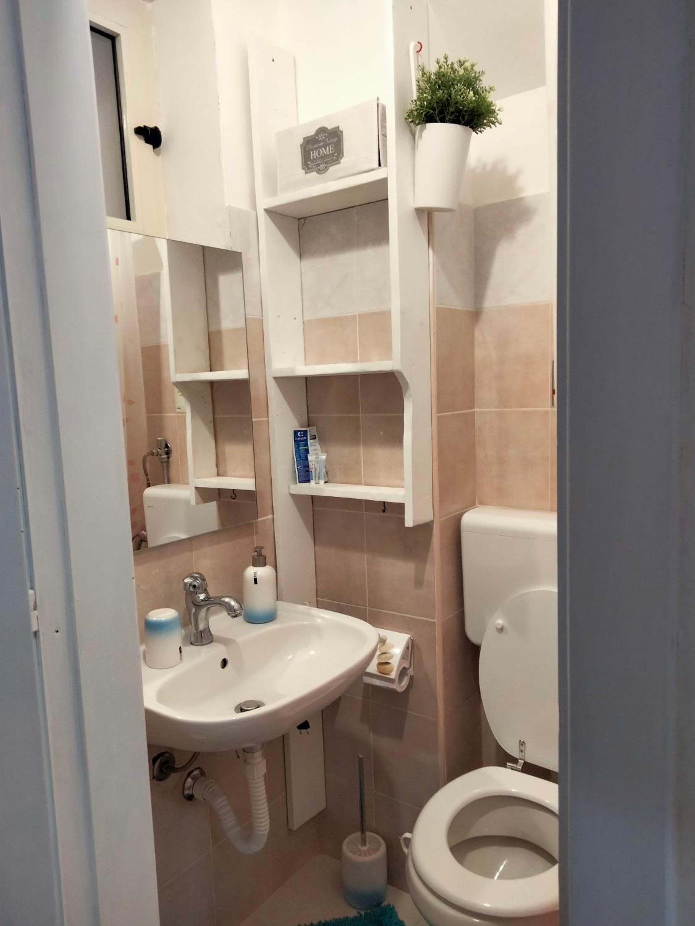 Double Room - Photo 6