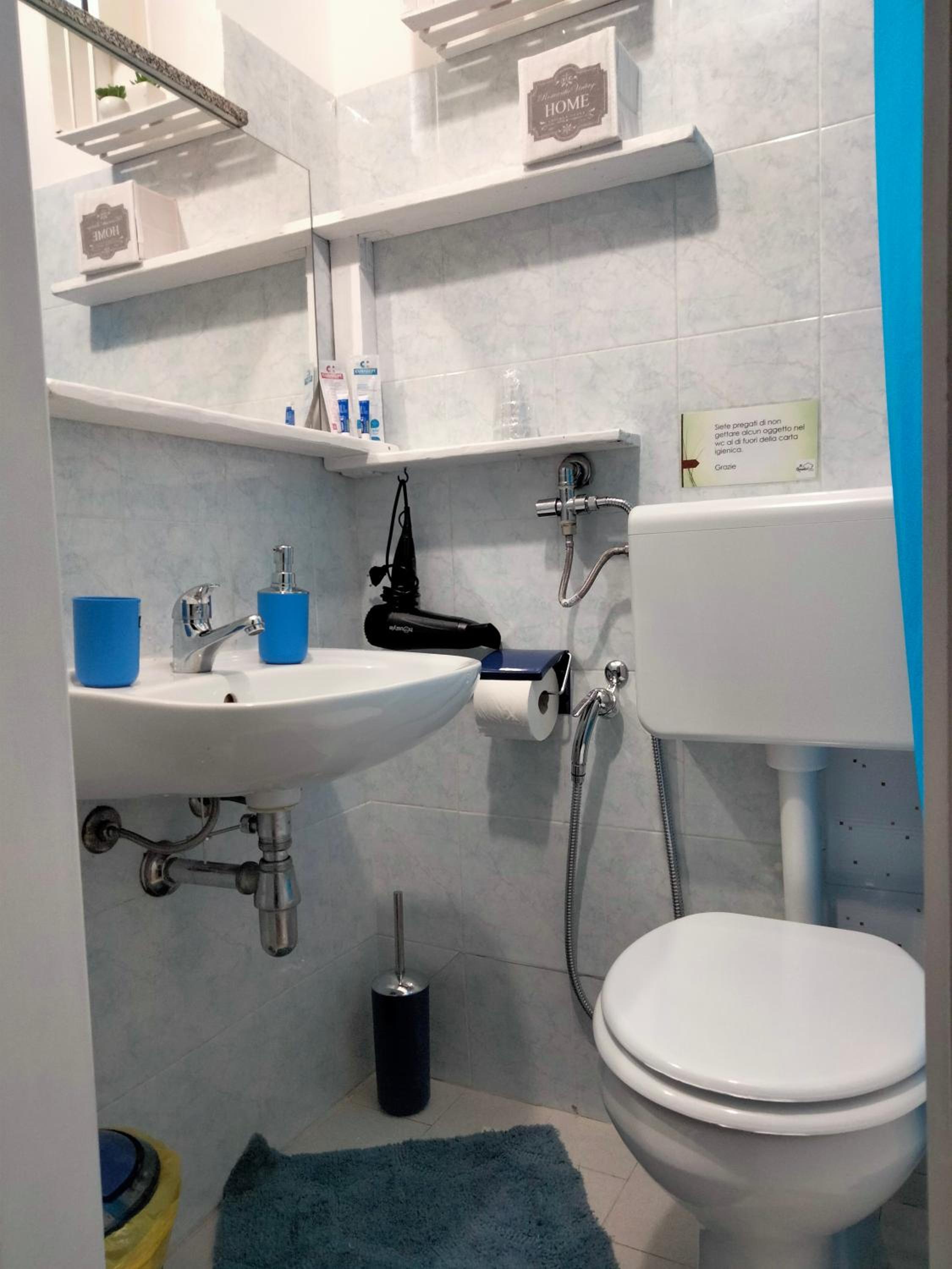 Double Room - Photo 9