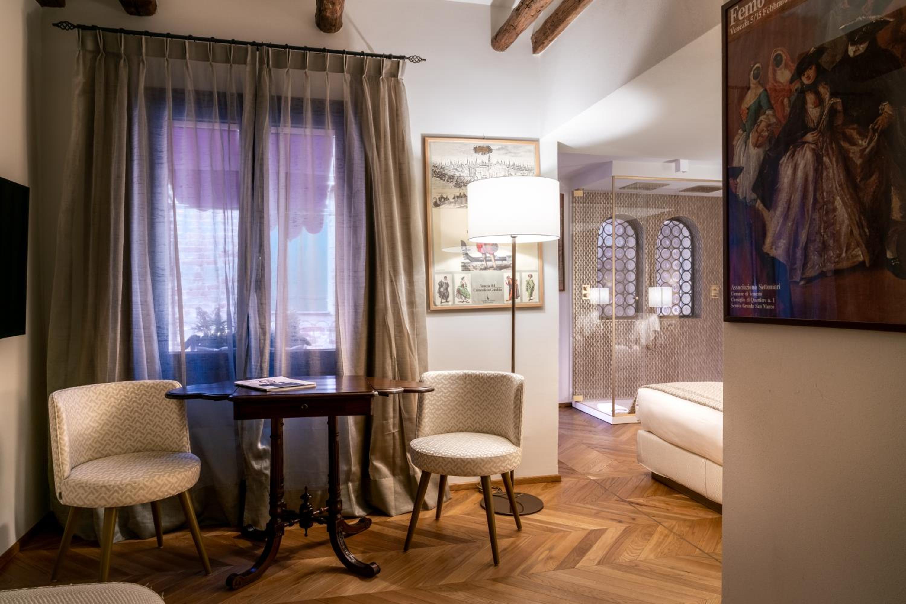 Junior Suite with Garden View thumbnail 5