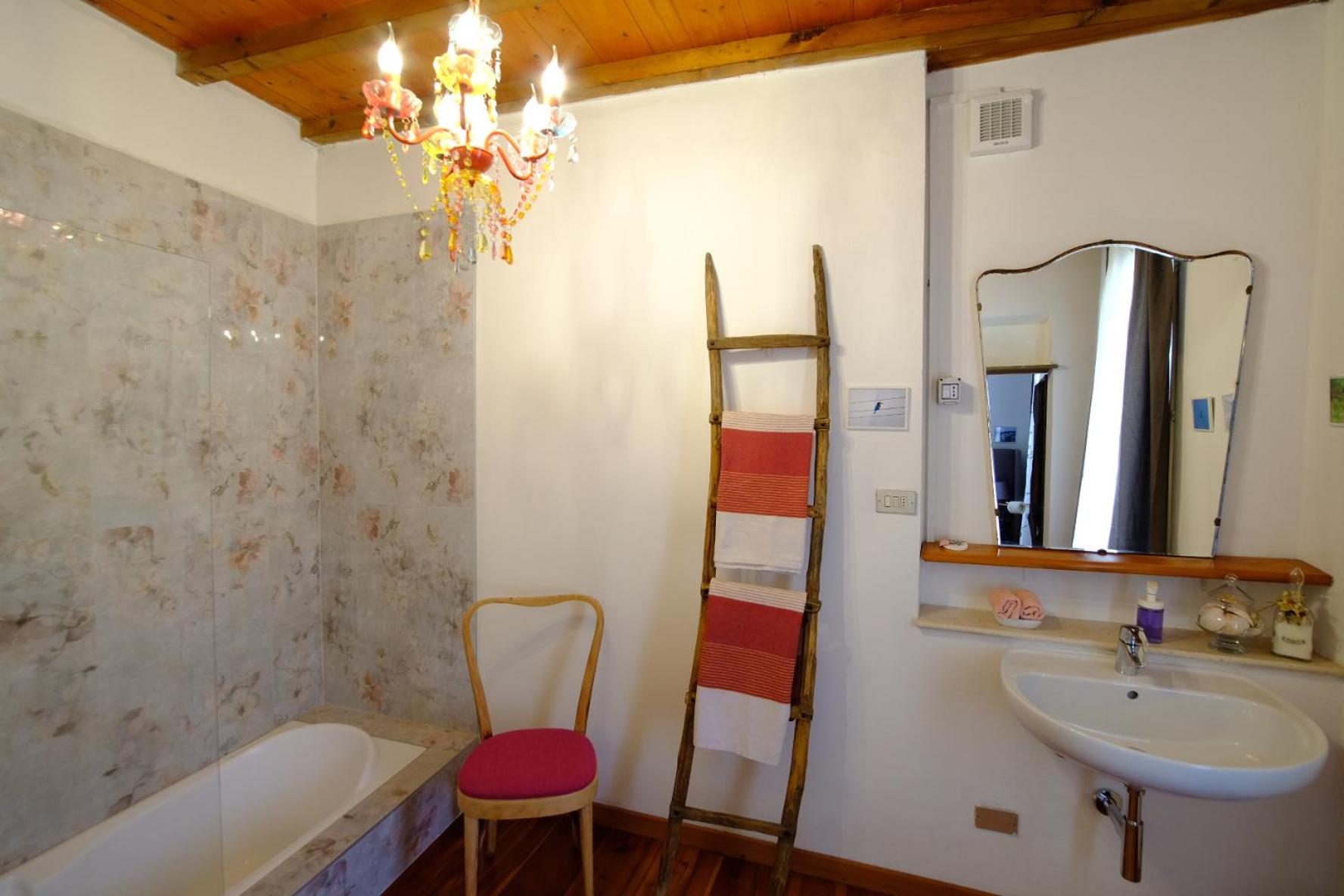 Deluxe King Room photo 3