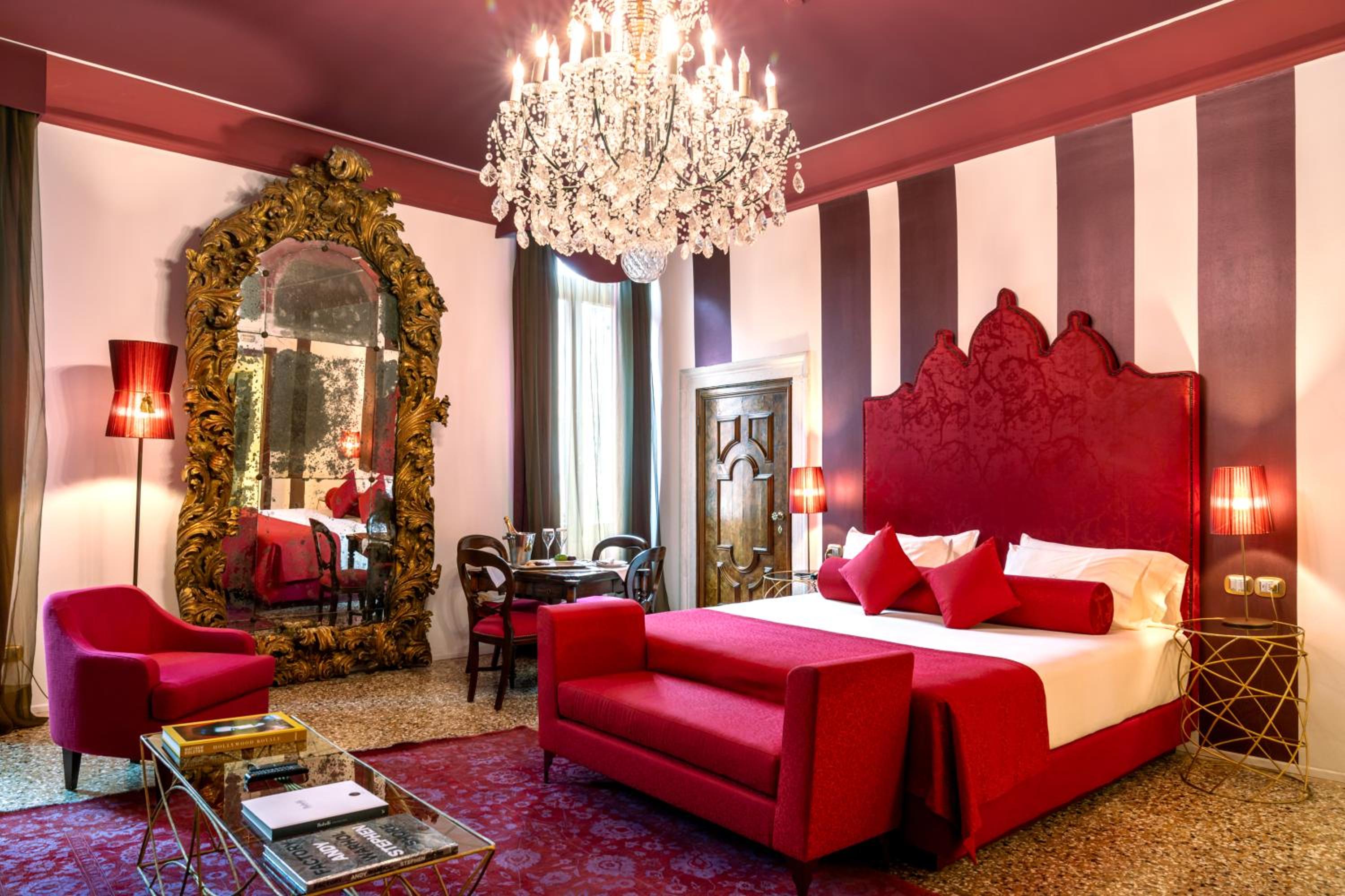 Deluxe Junior Suite with Canal View