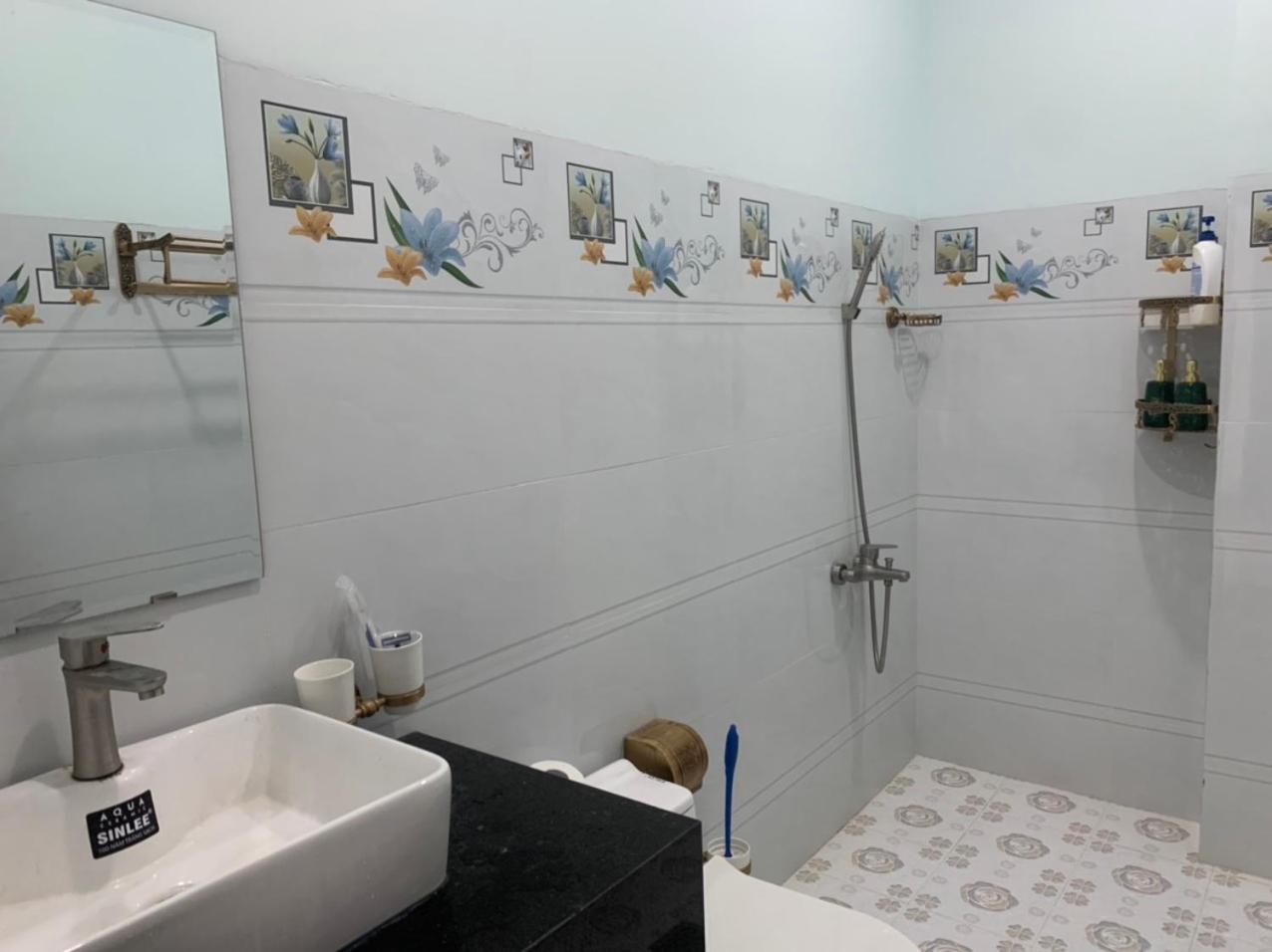 Deluxe Queen Room - Photo 10