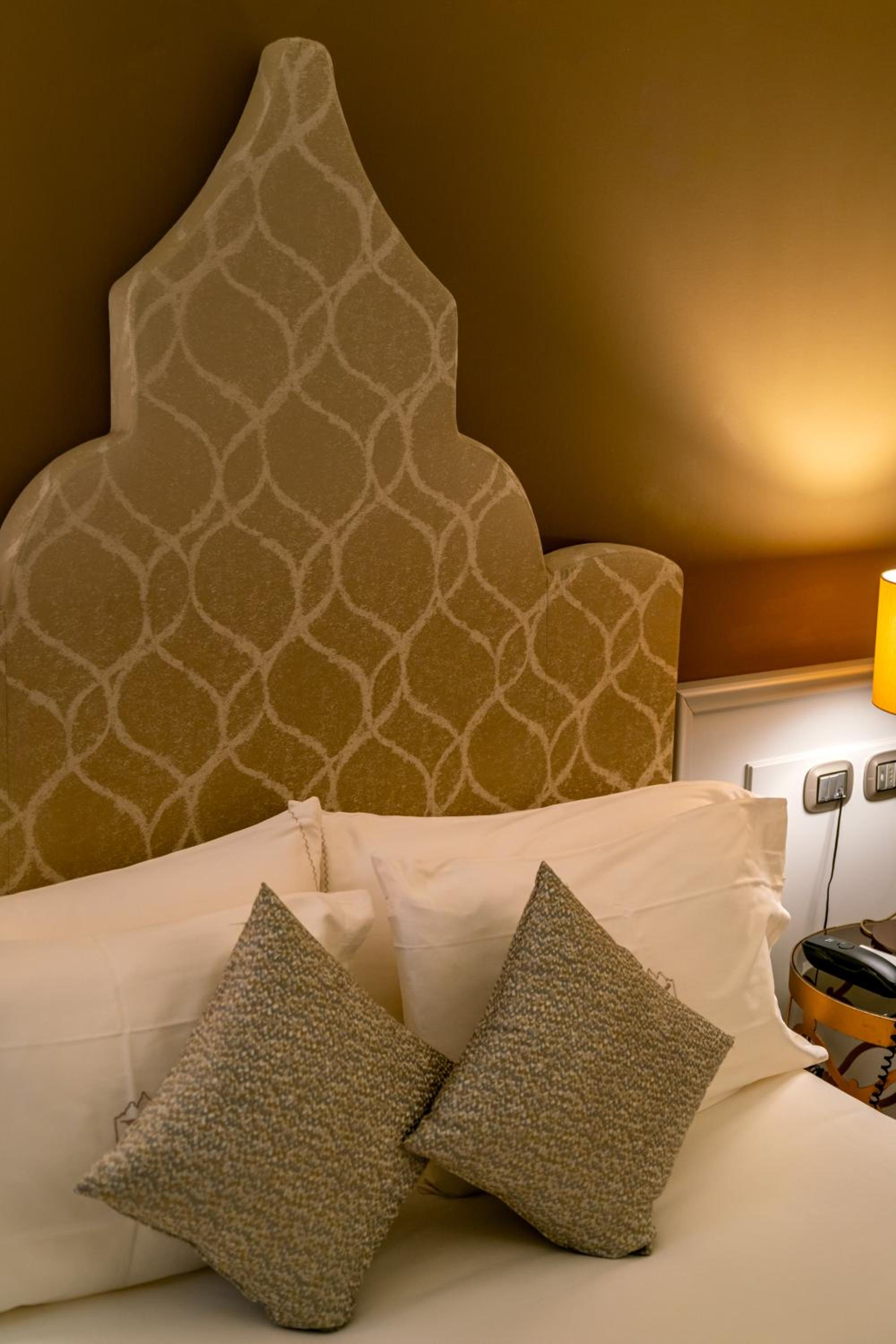 Economy Queen Room thumbnail 6