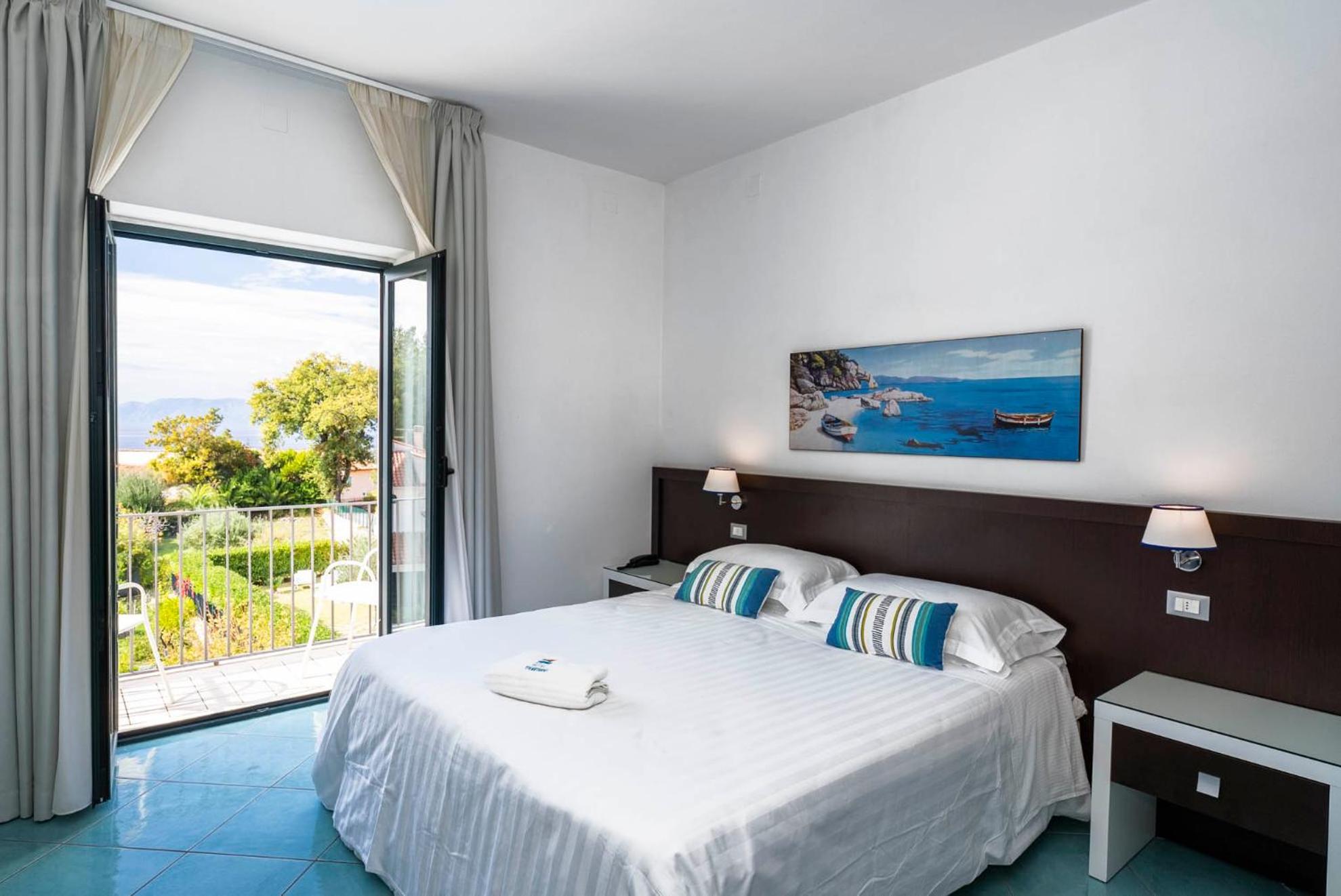 Deluxe Room - Photo 1