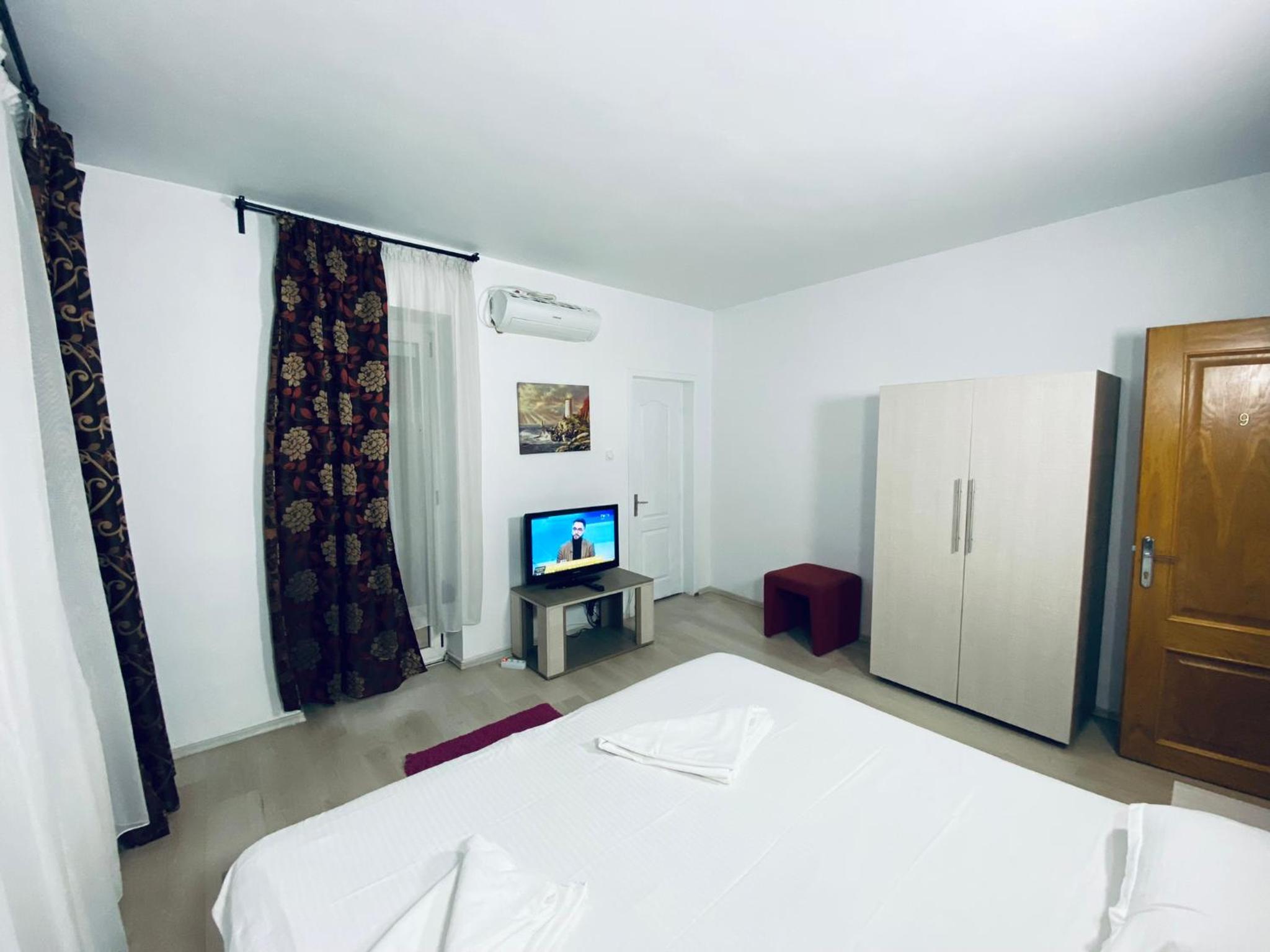 Three-Bedroom Apartment - Photo 4