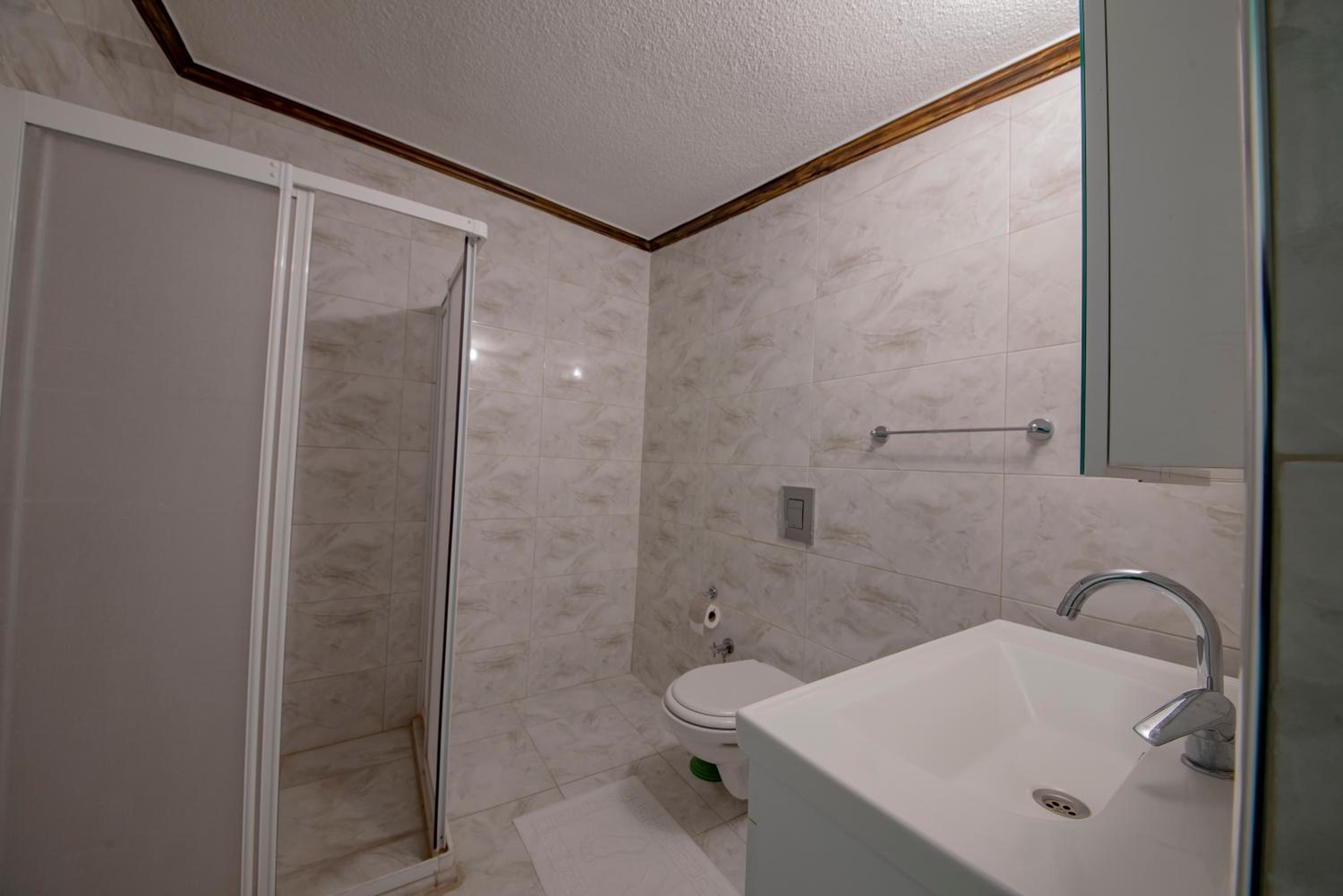 Deluxe Suite - Photo 8