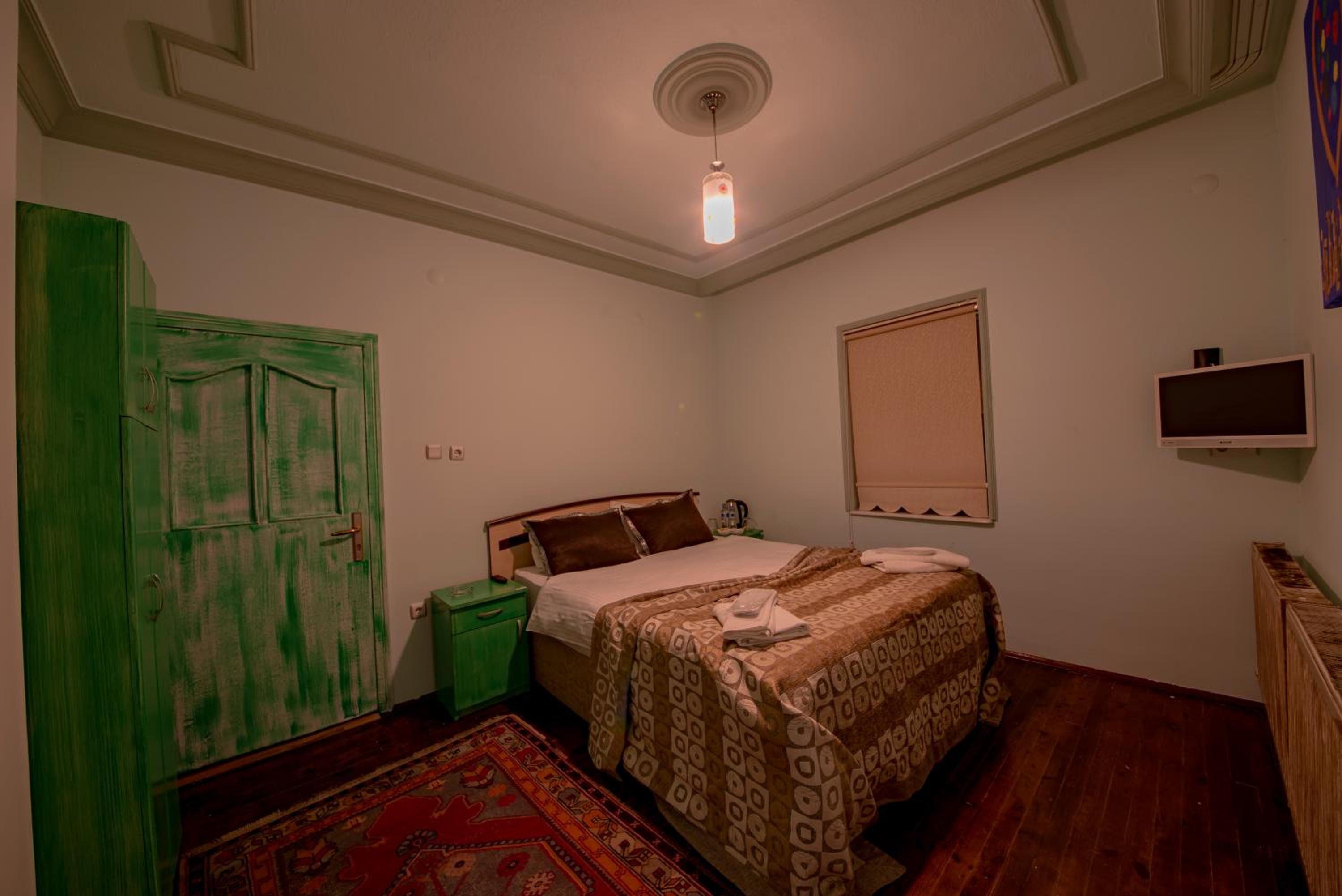 Family Room - Photo 6