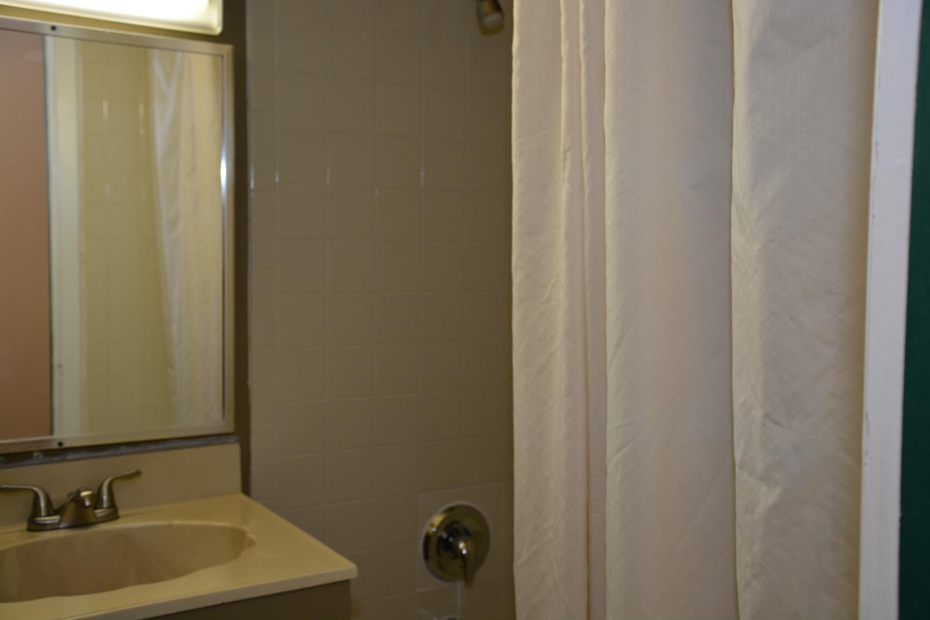 Double Room with Two Double Beds - Non-Smoking - Photo 4