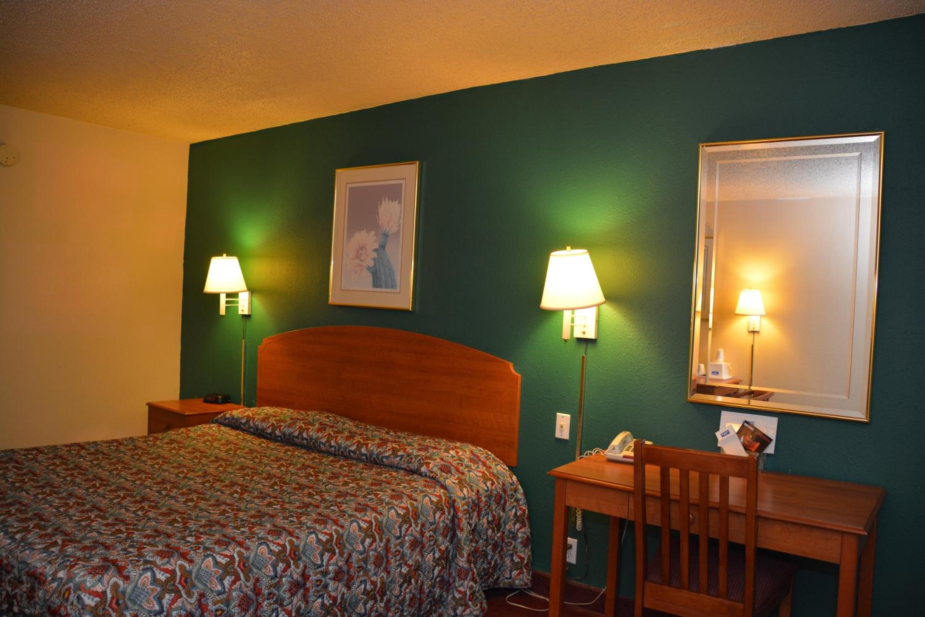 King Room - Non-Smoking - Photo 4