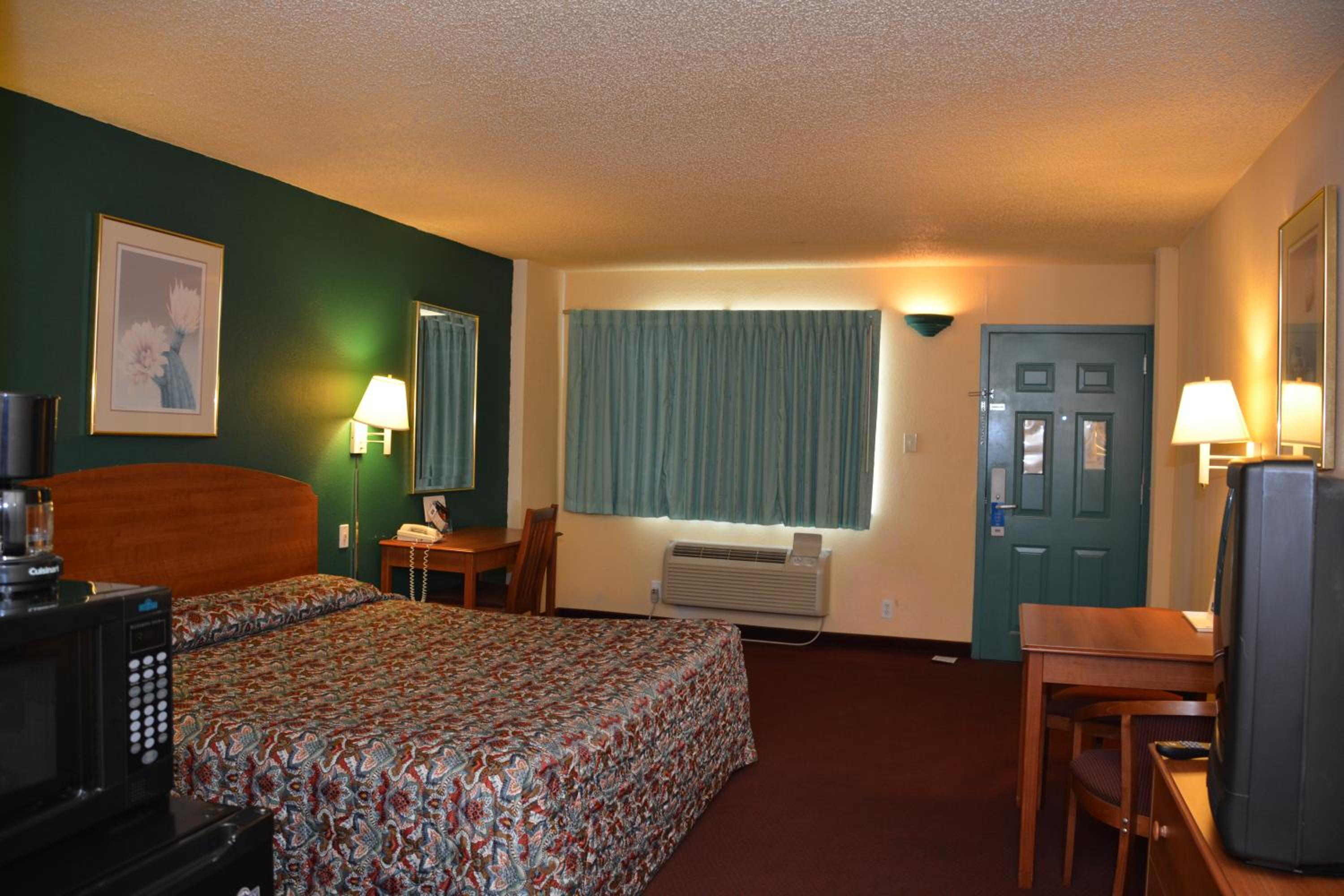 King Room - Non-Smoking - Photo 1