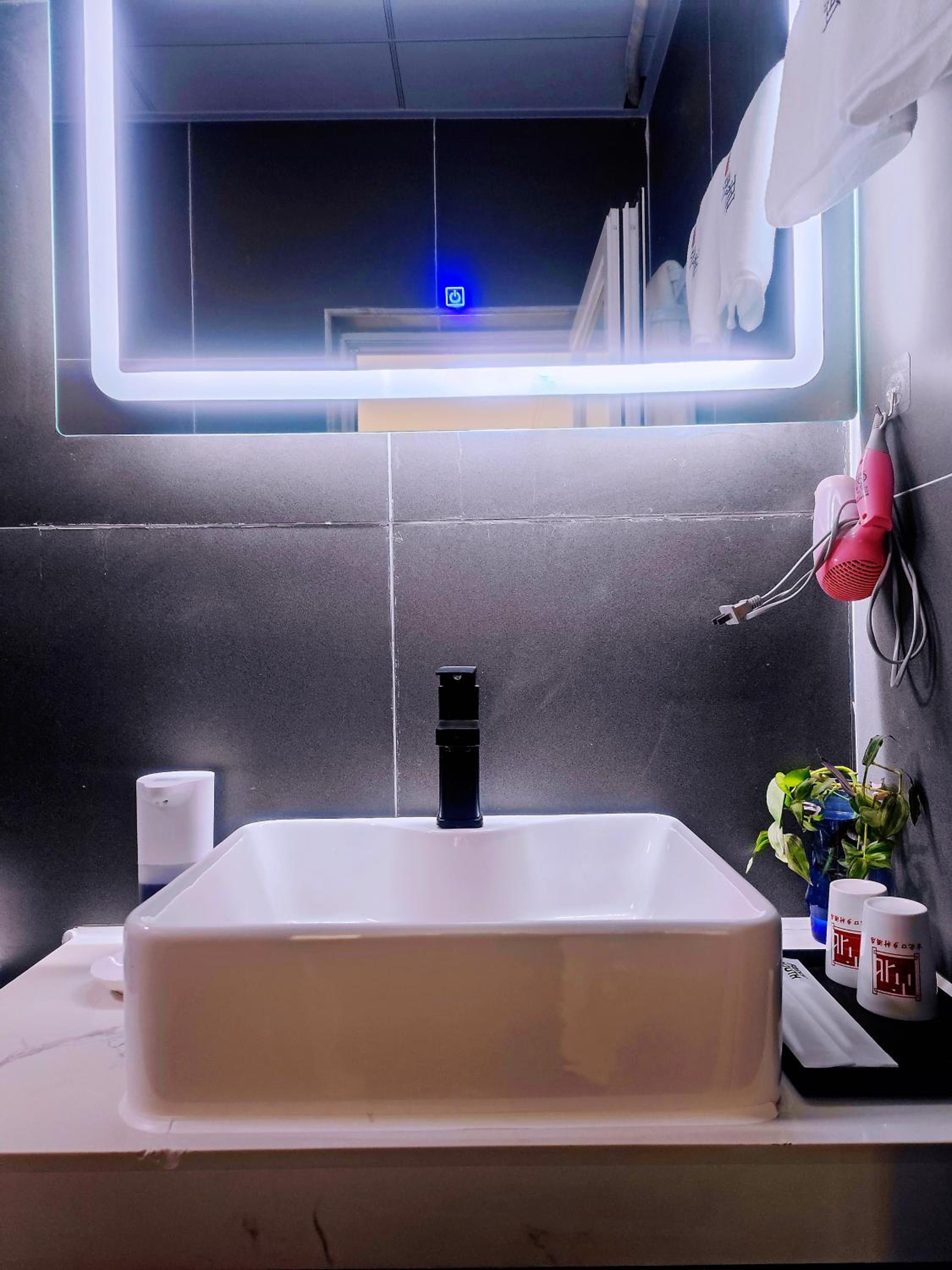 Single Room with Private Bathroom photo 3