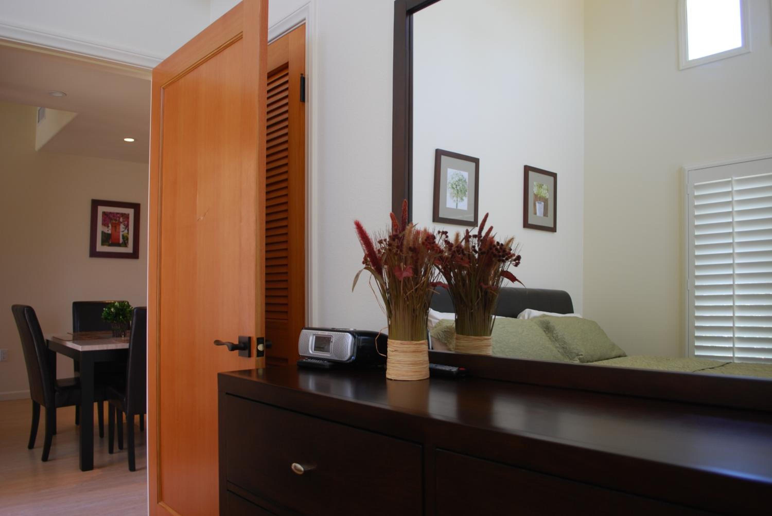 Two-Bedroom Suite - Photo 3