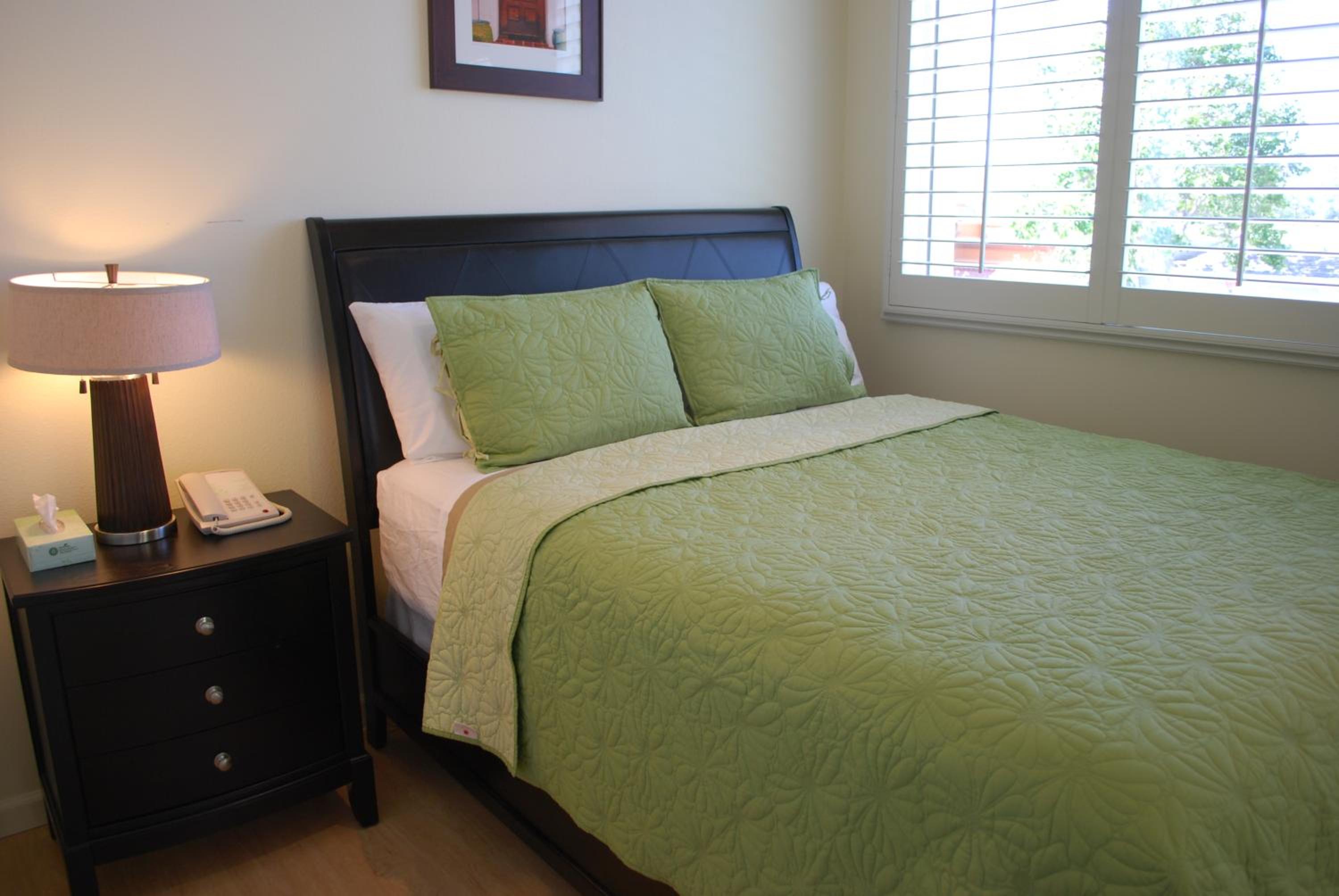 Deluxe Two-Bedroom Suite - Photo 7