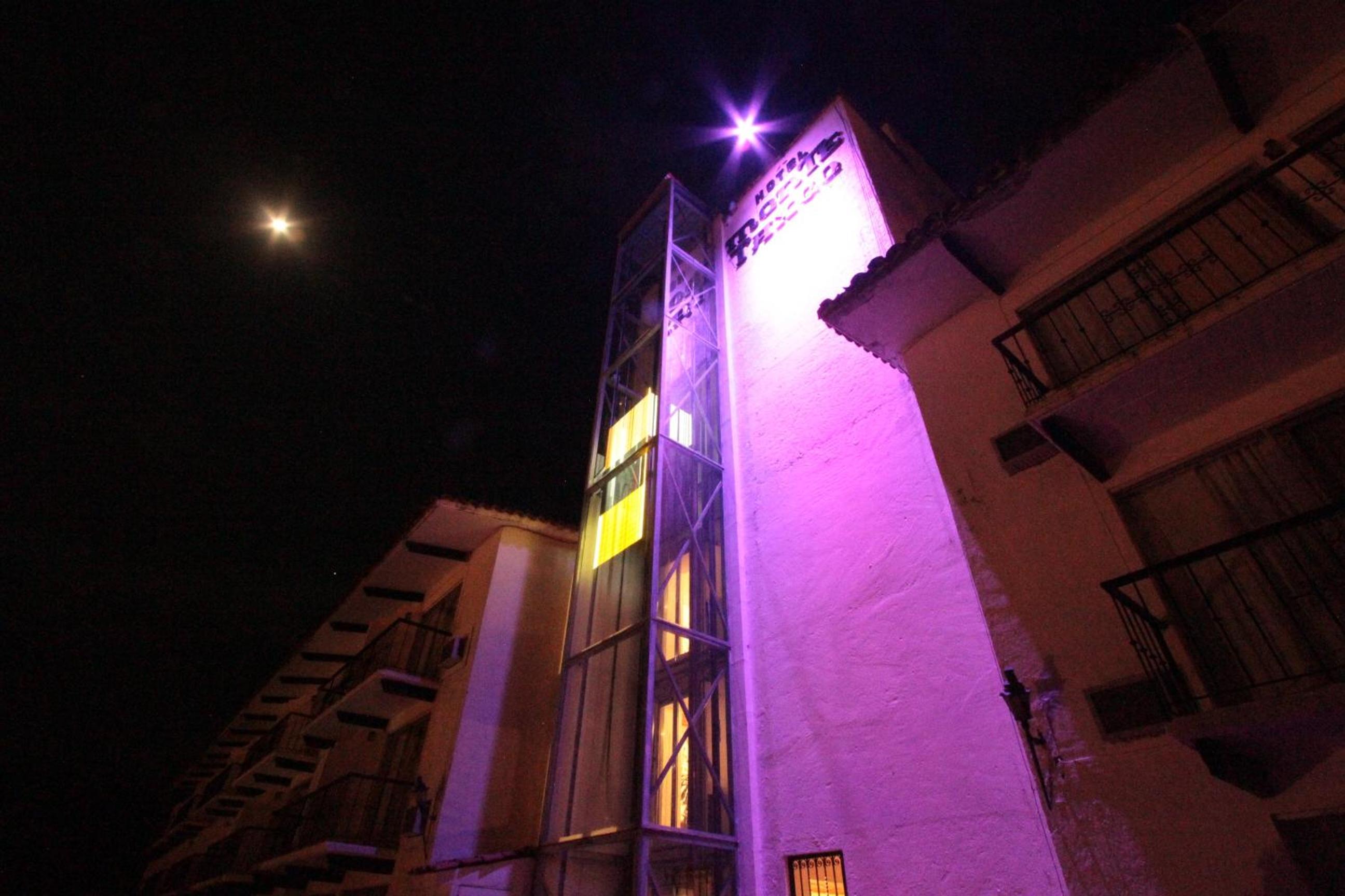 Suite - Photo 11