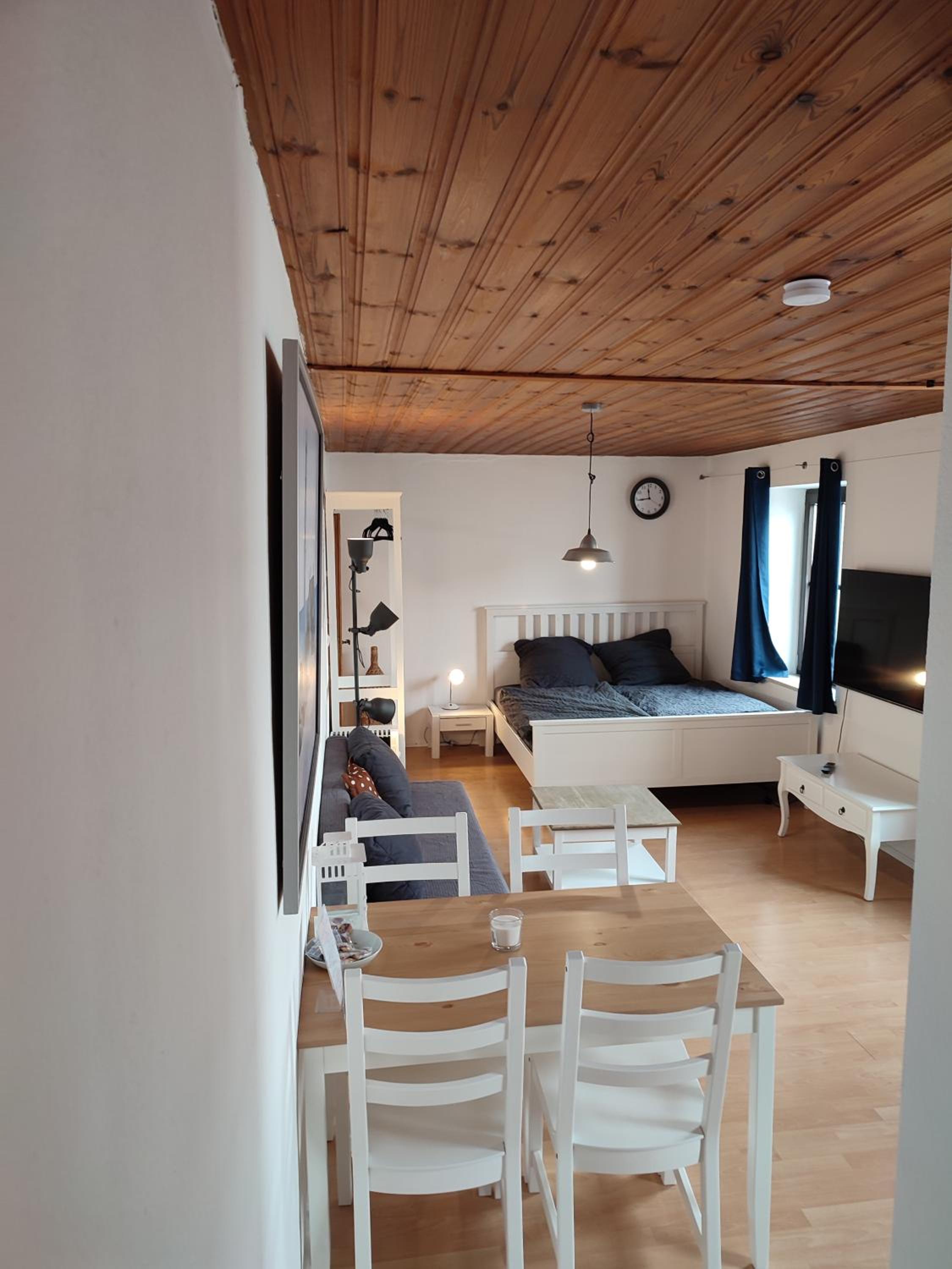 One-Bedroom Apartment - Photo 12