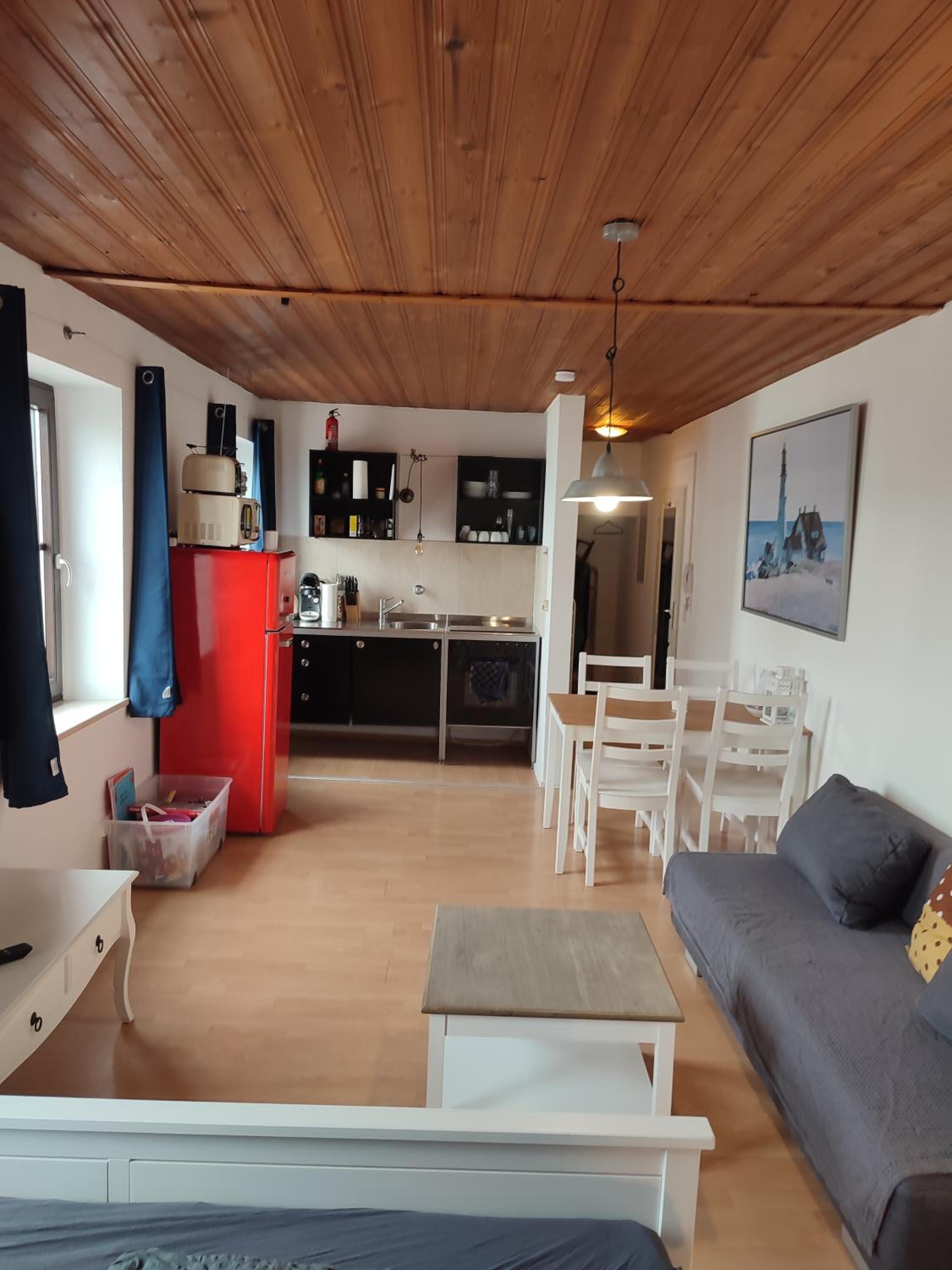 One-Bedroom Apartment - Photo 11