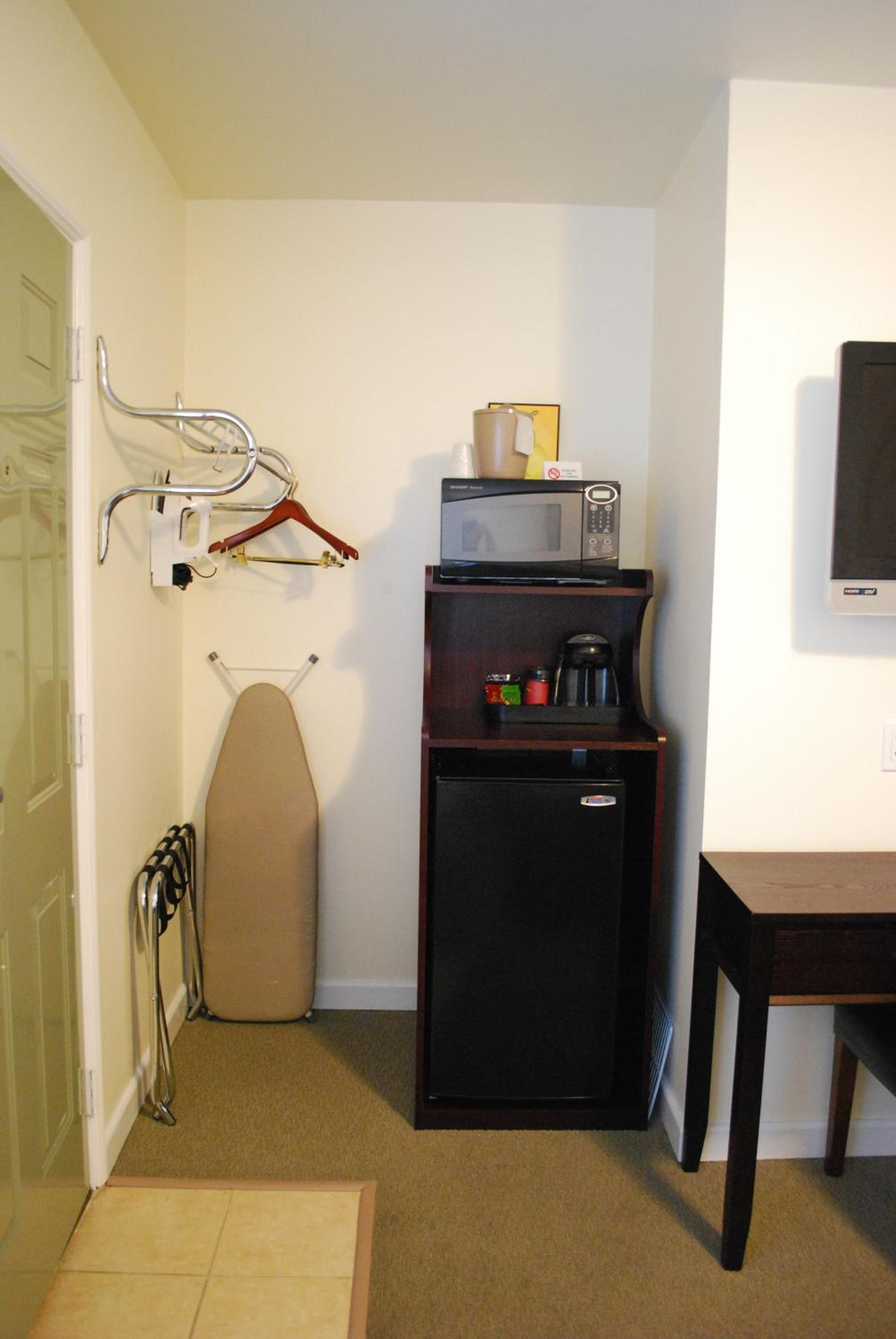Standard Queen Room - Photo 6