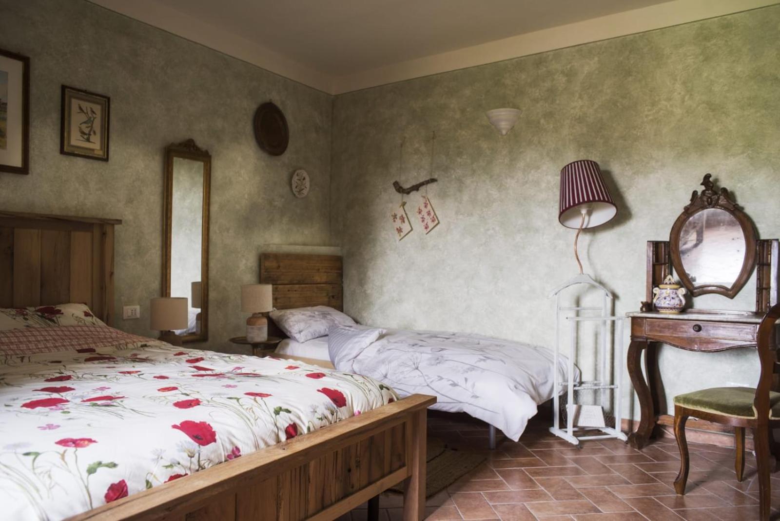 Deluxe Double Room (2 Adults + 1 Child) photo 3