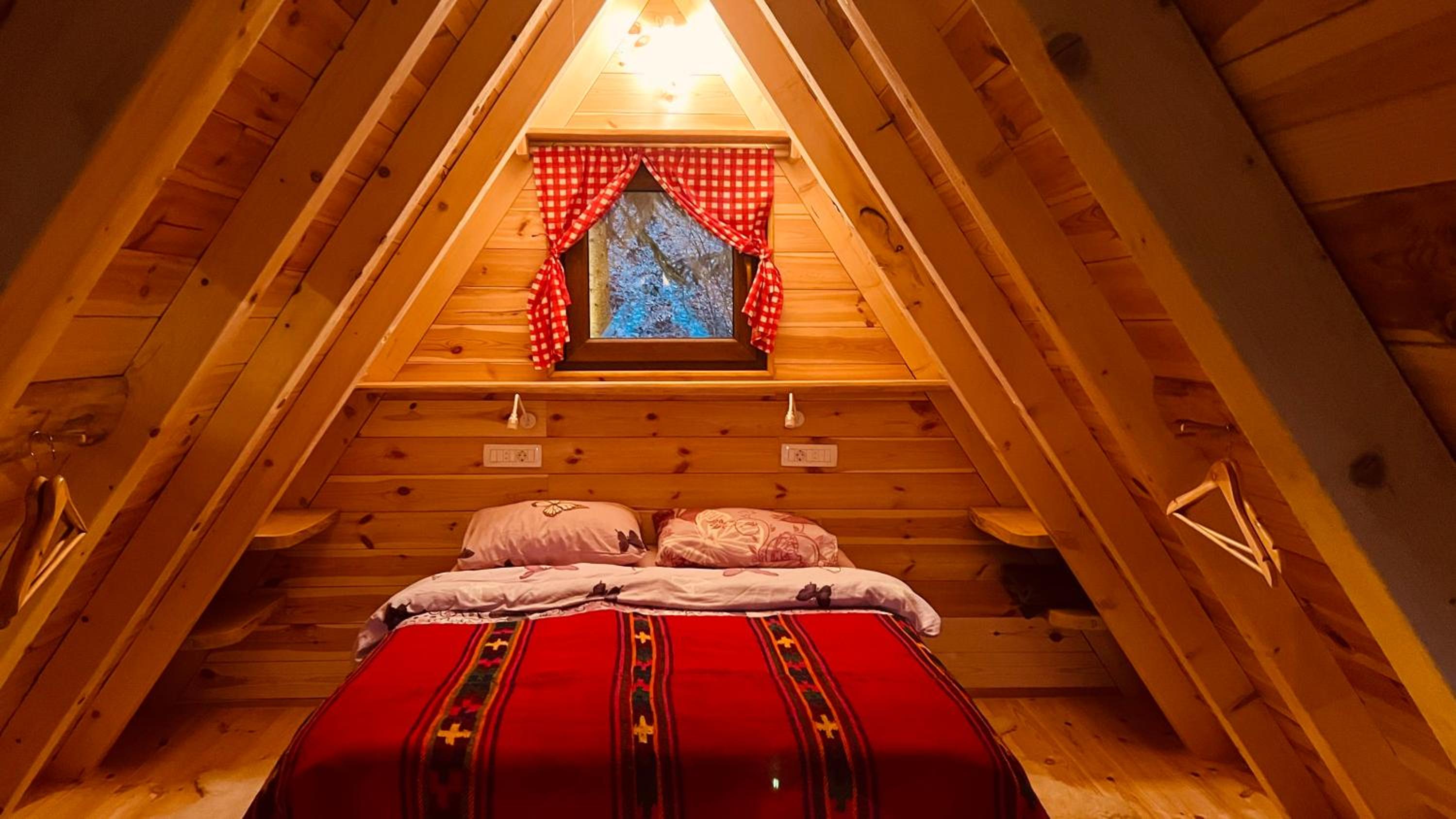 Cottage with Garden View - Photo 4