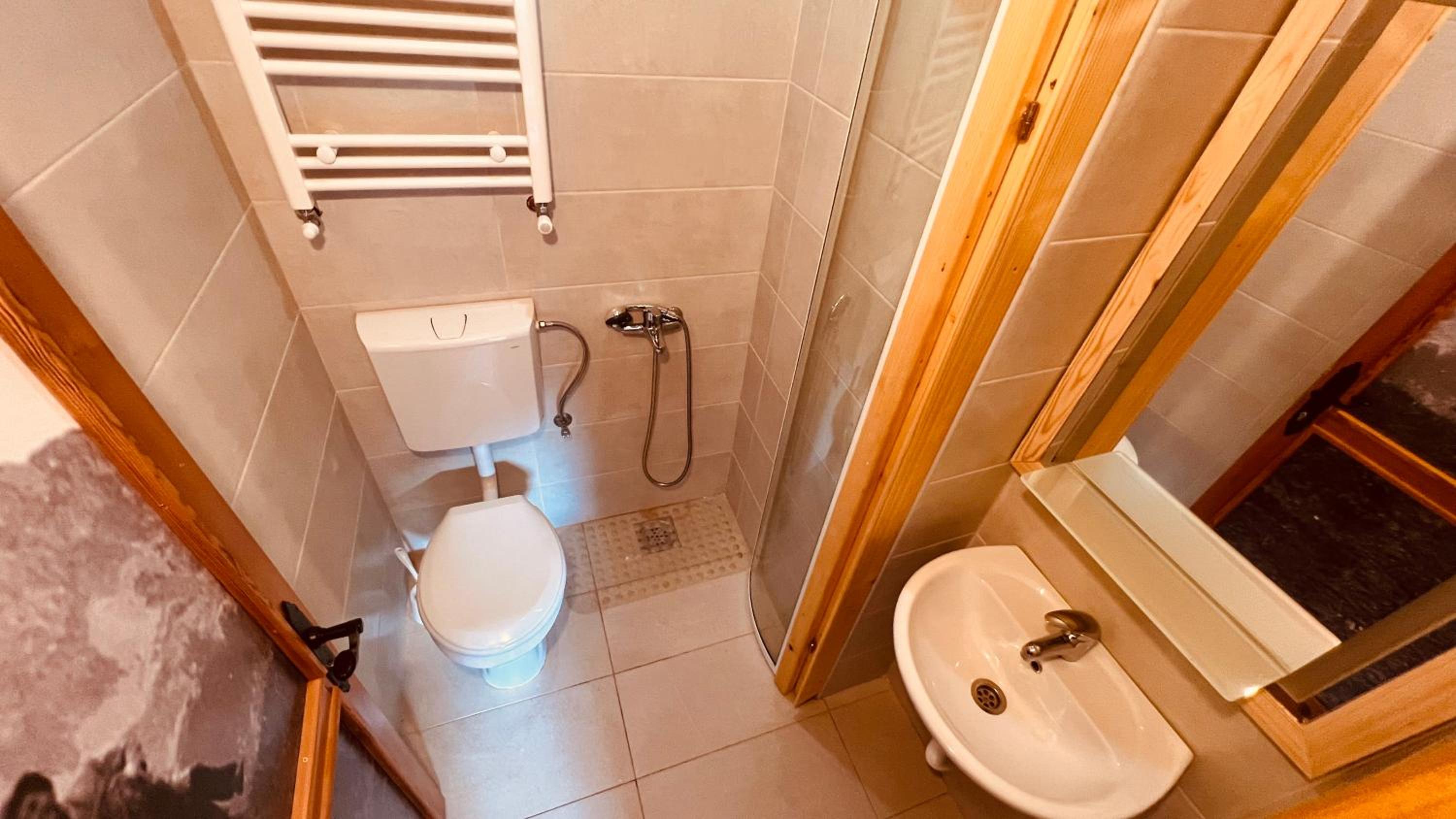 Double Room - Photo 18