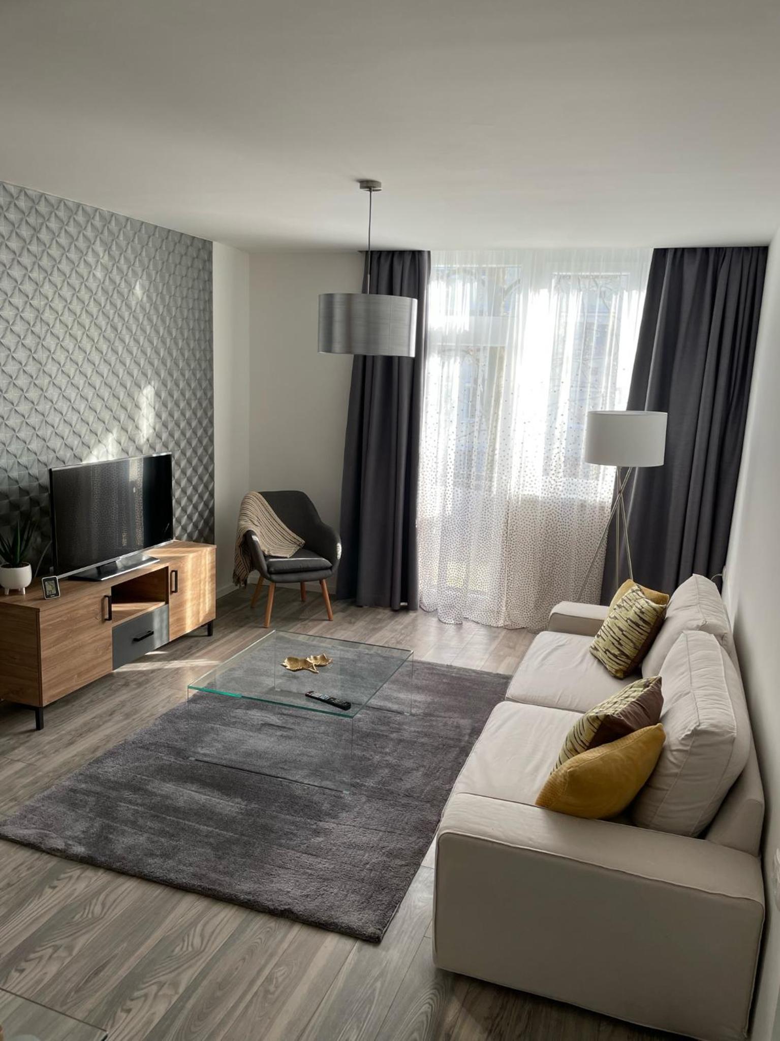 One-Bedroom Apartment photo 1