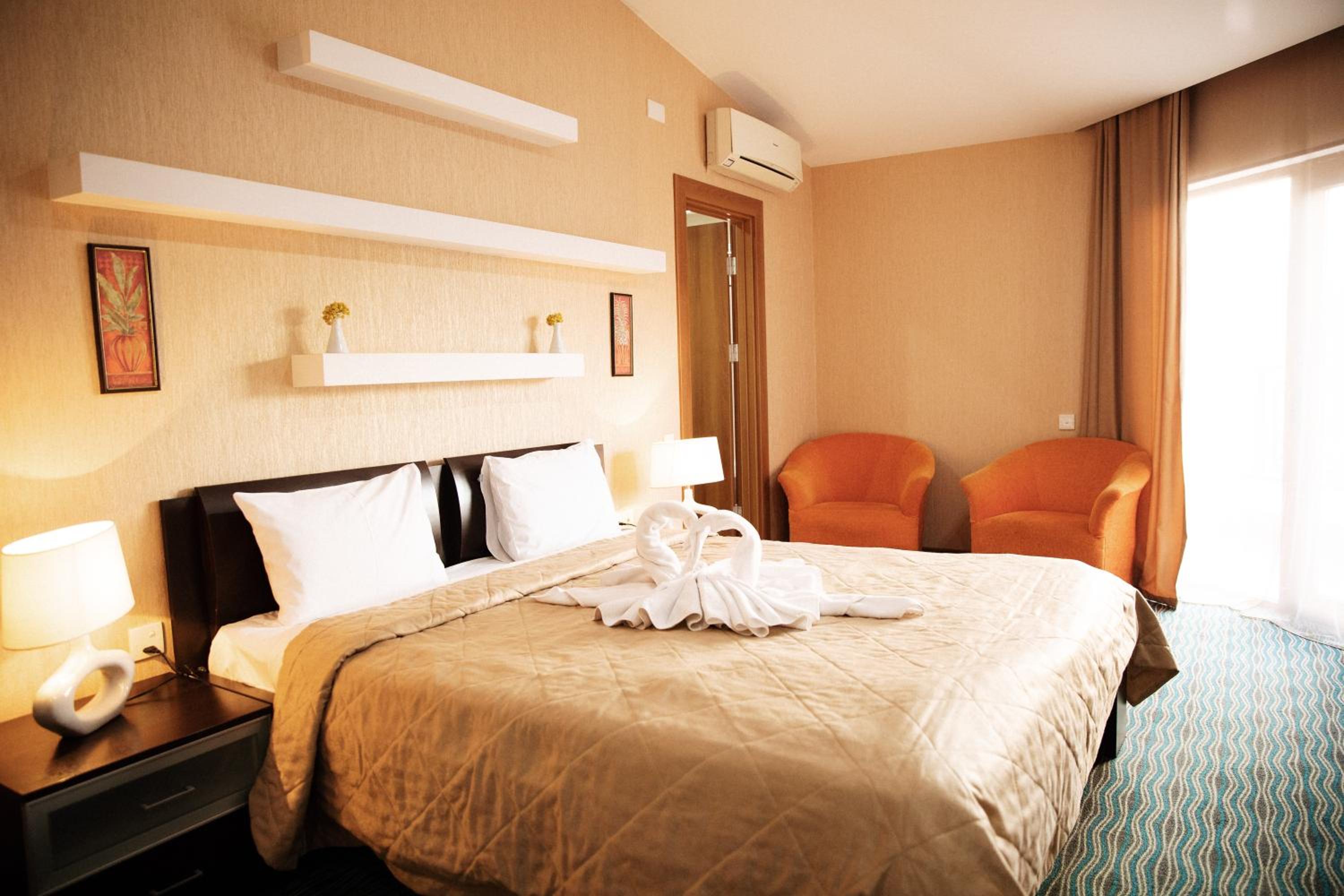 Deluxe Double Room with Balcony photo 1