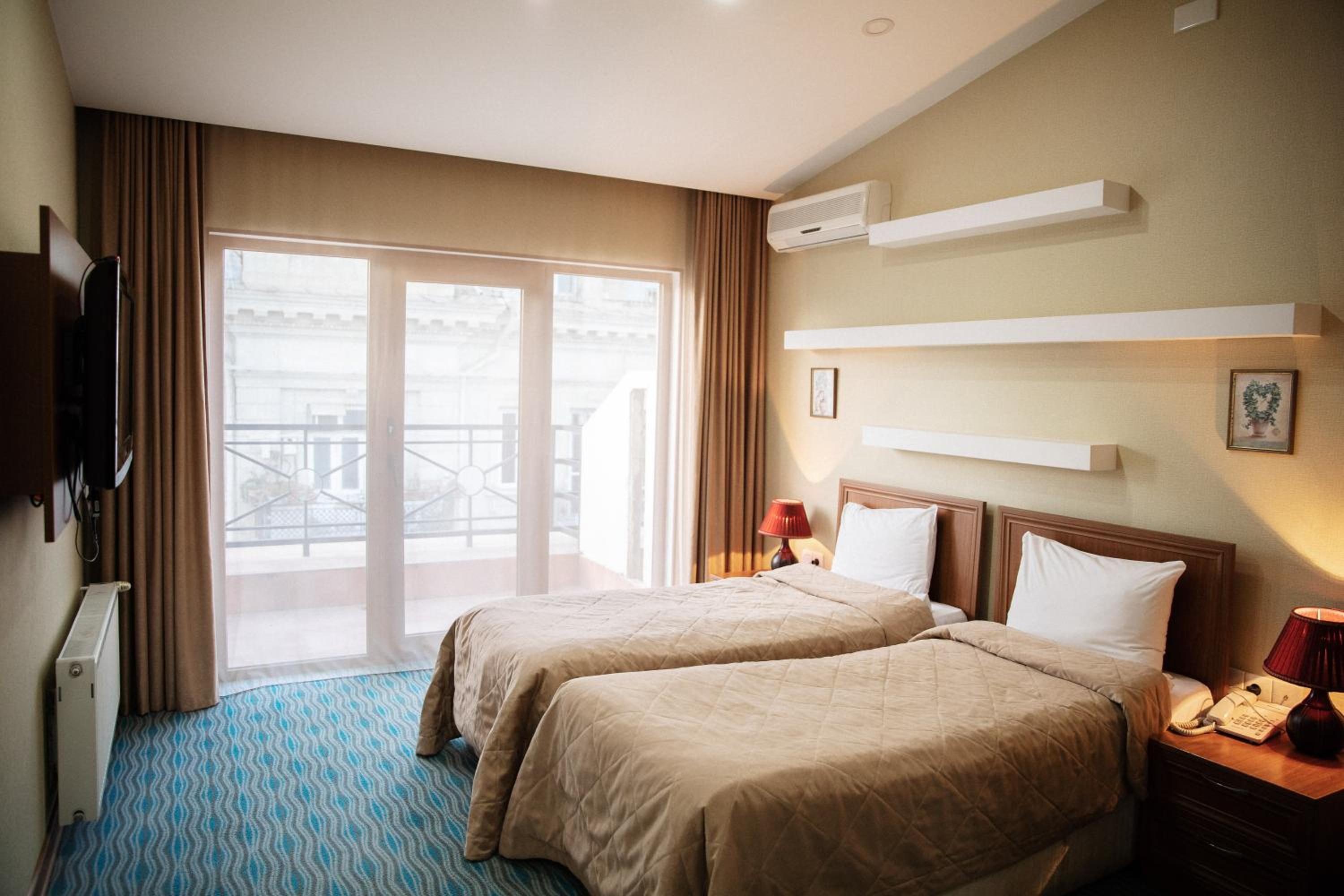 Twin Room with Balcony photo 2