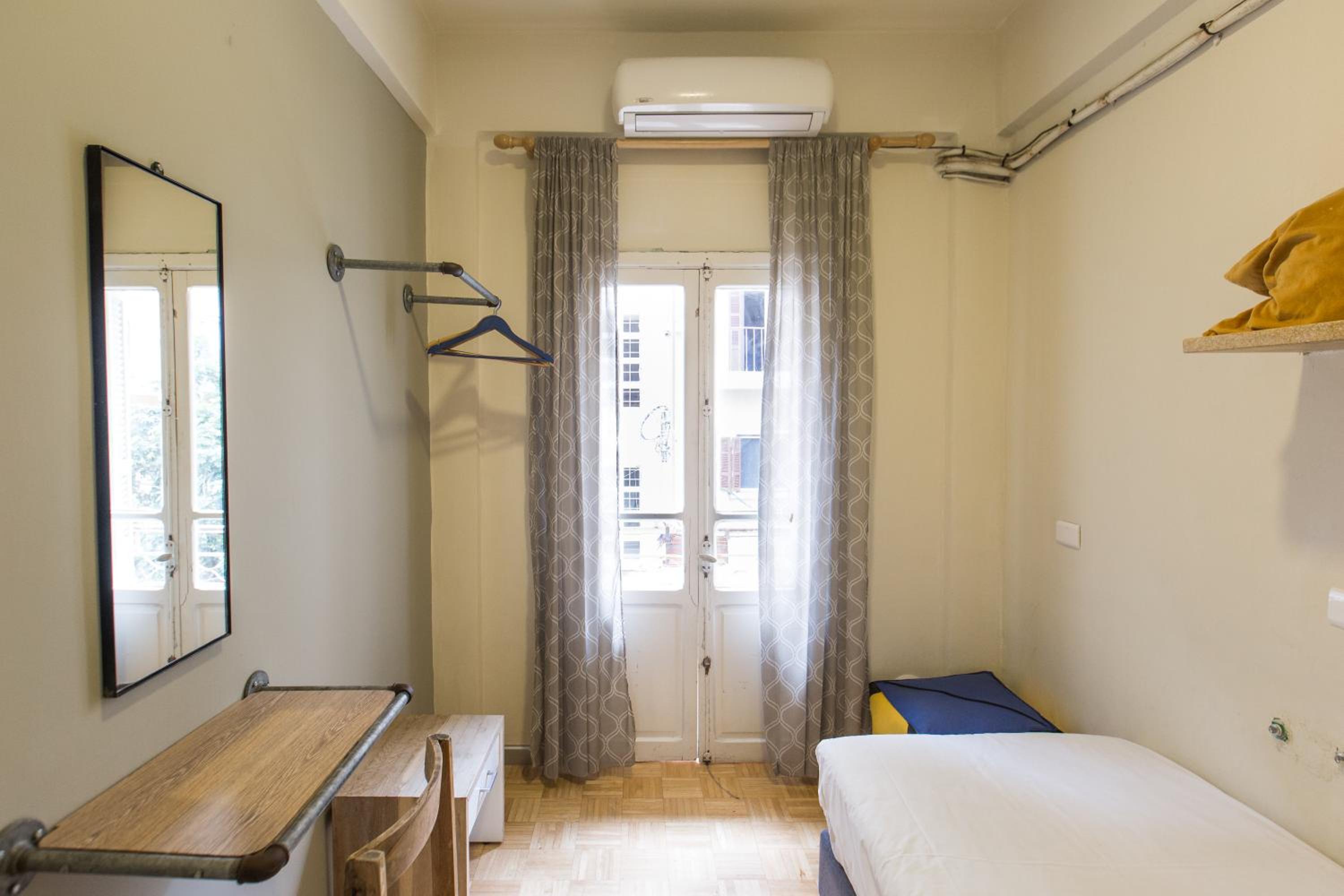 Single Room with Shared Bathroom photo 1