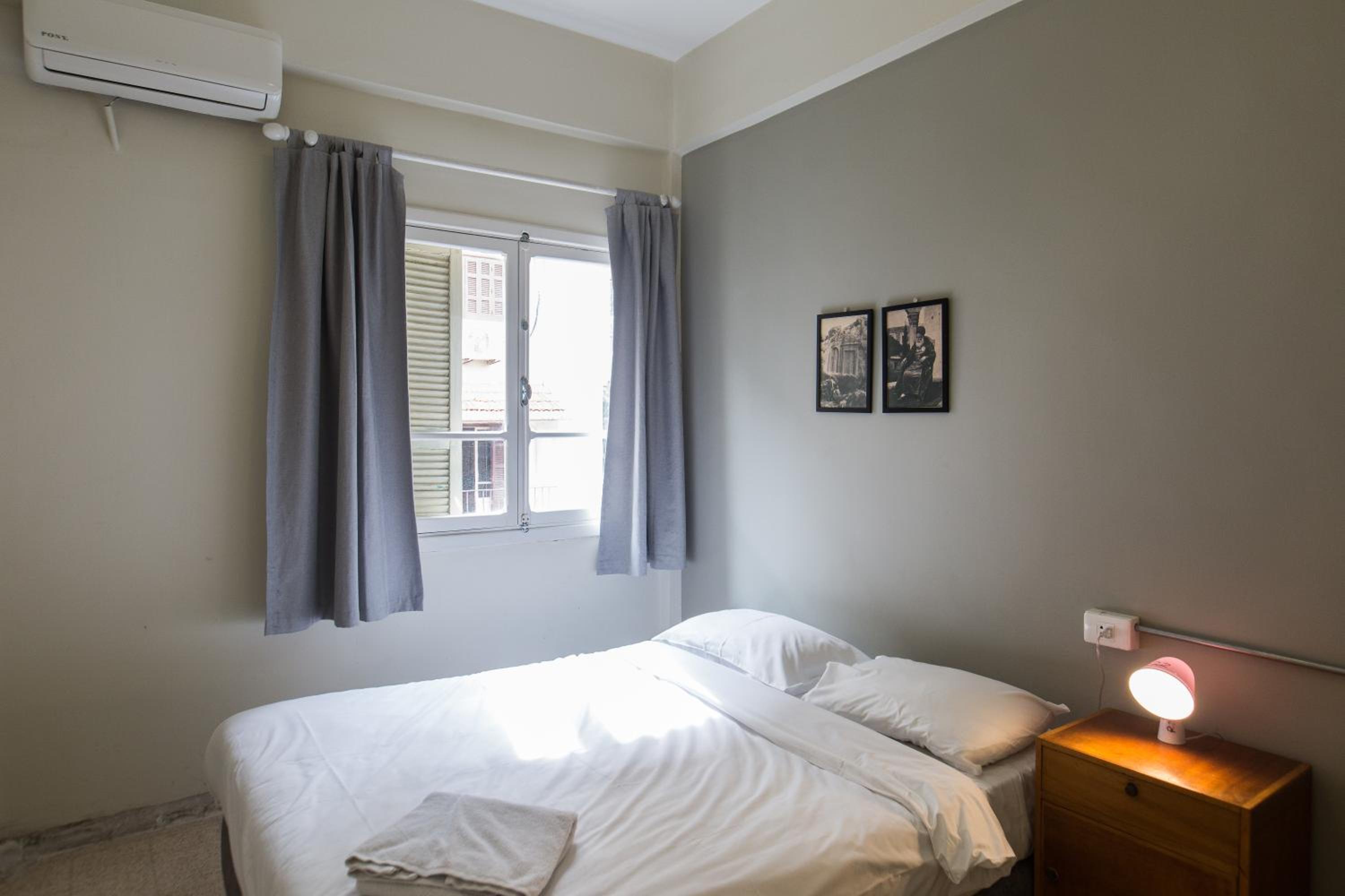 Single Room with Shared Bathroom photo 2