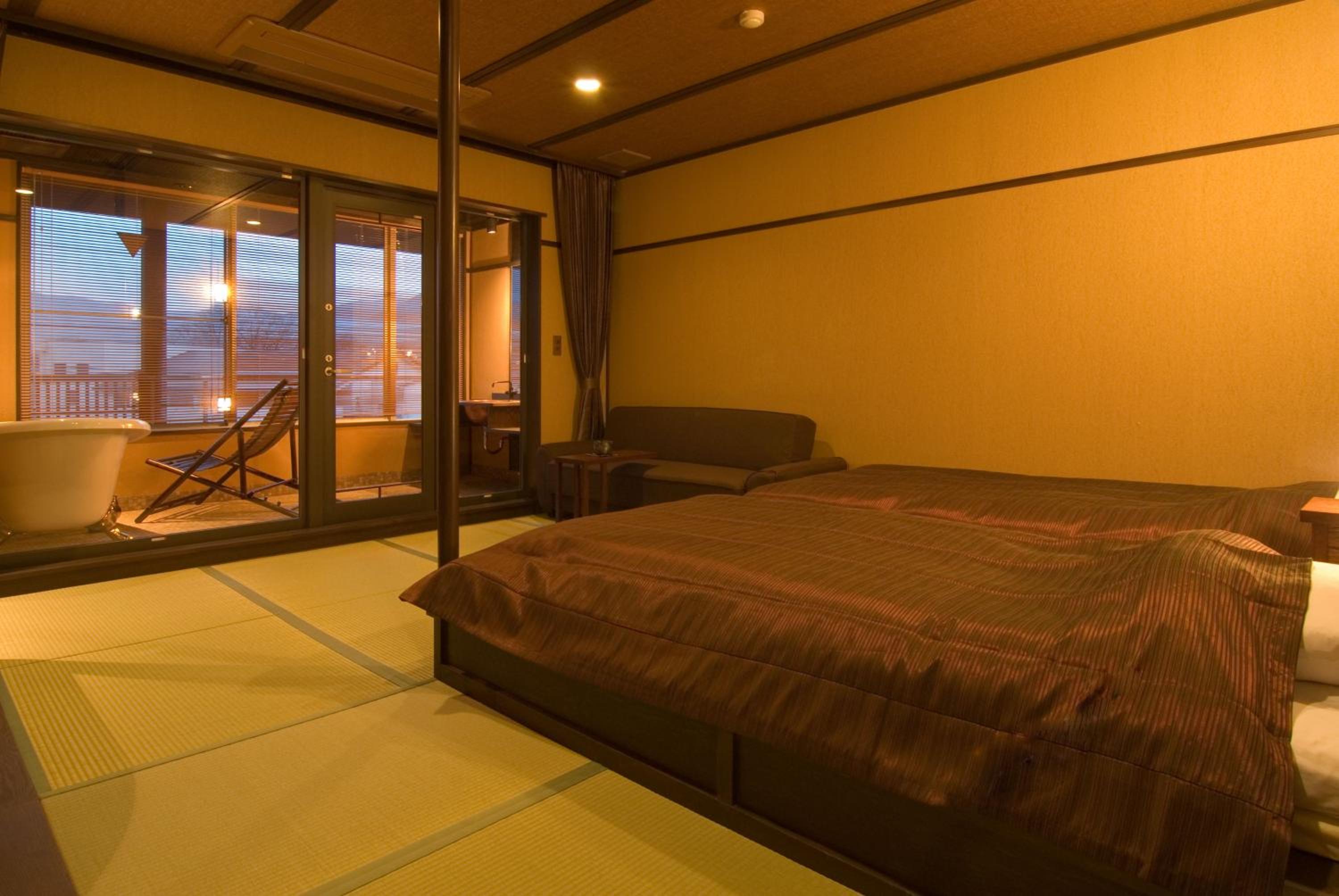 Superior Twin Room with Private Bathroom photo 2