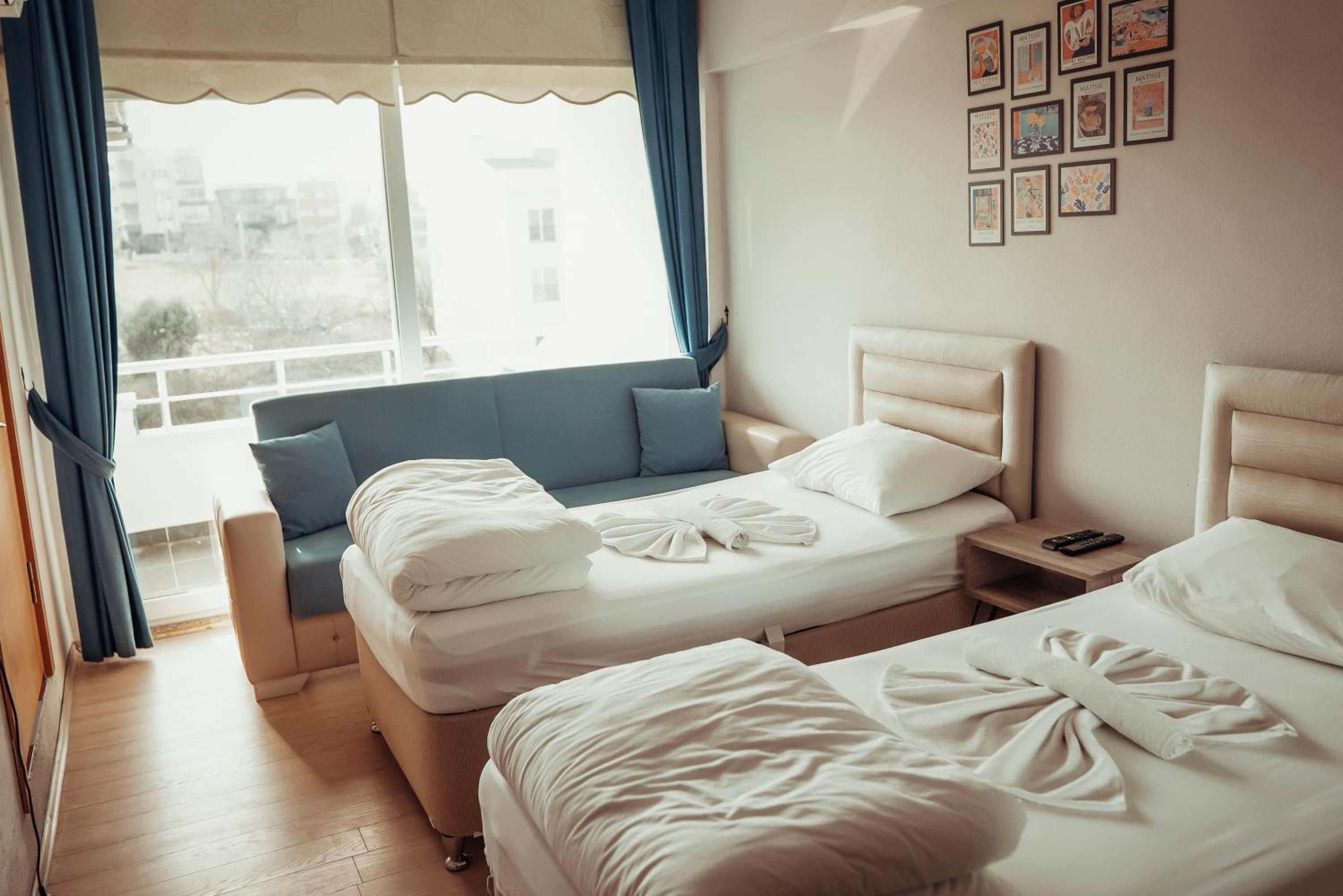 Double or Twin Room with Mountain View