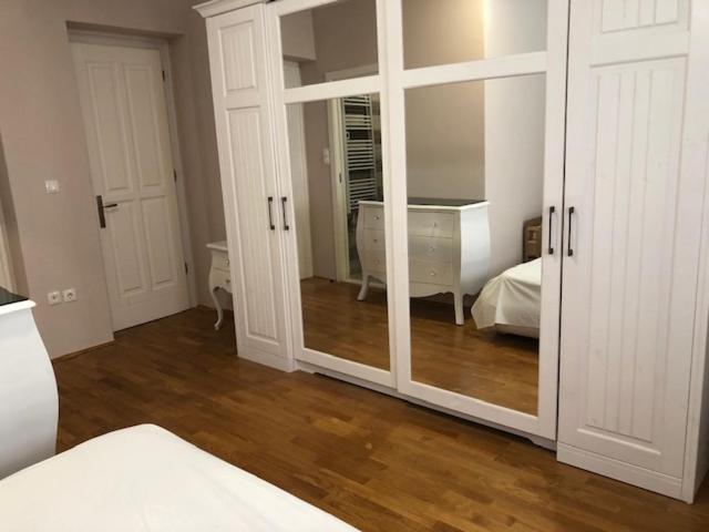 One-Bedroom Apartment - Photo 4