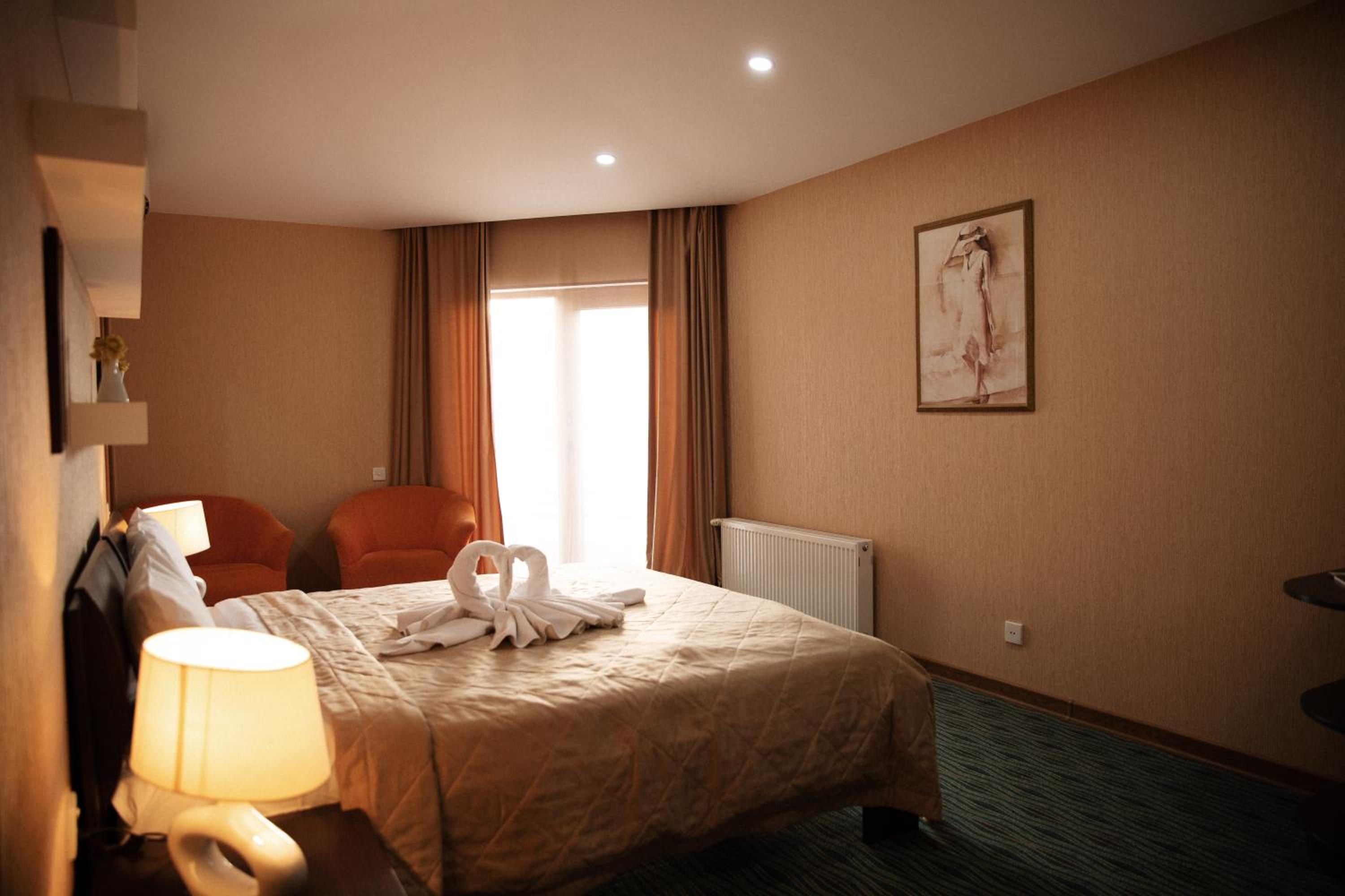 Deluxe Double Room with Balcony photo 2