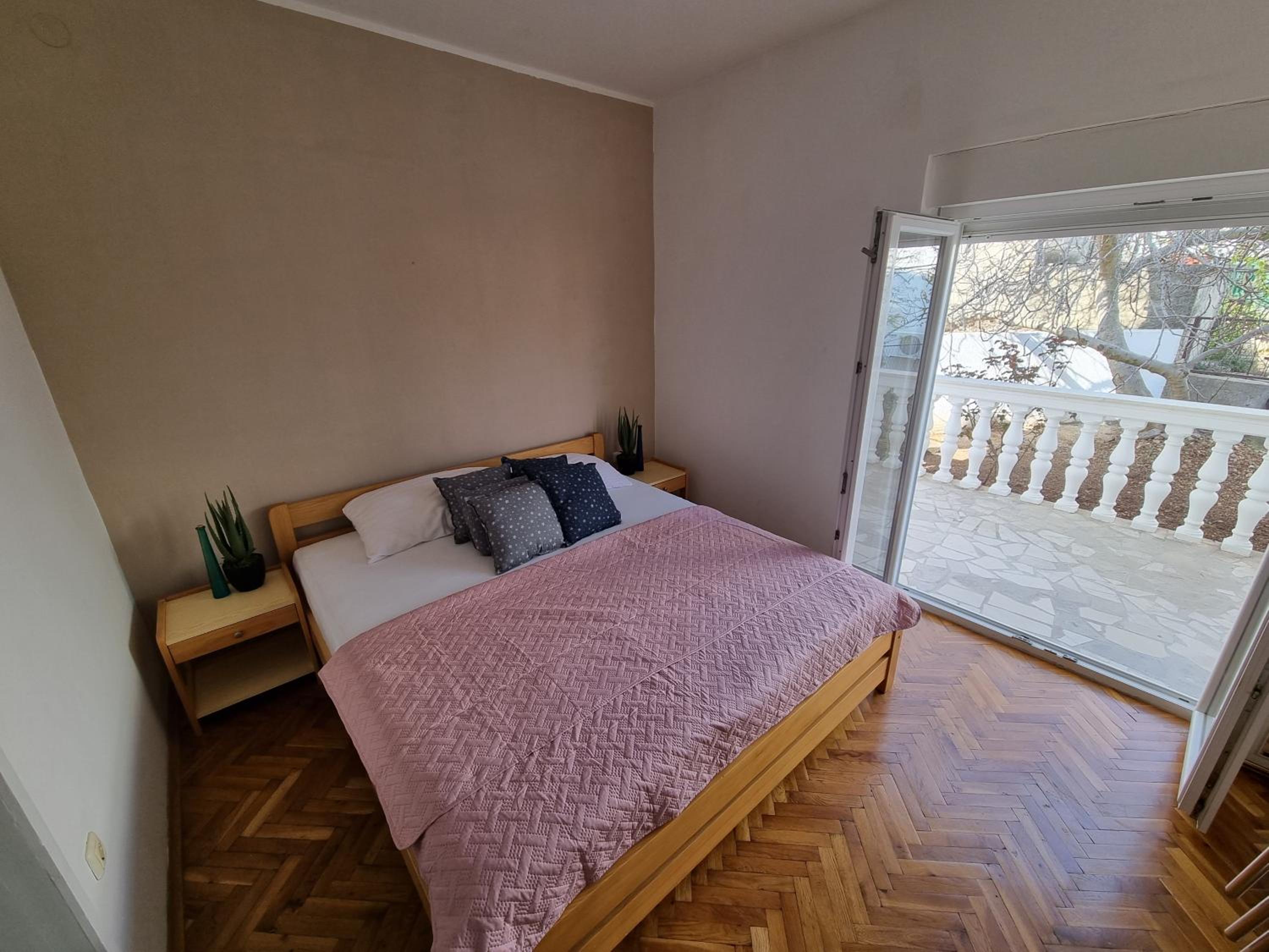 Apartment with Garden View