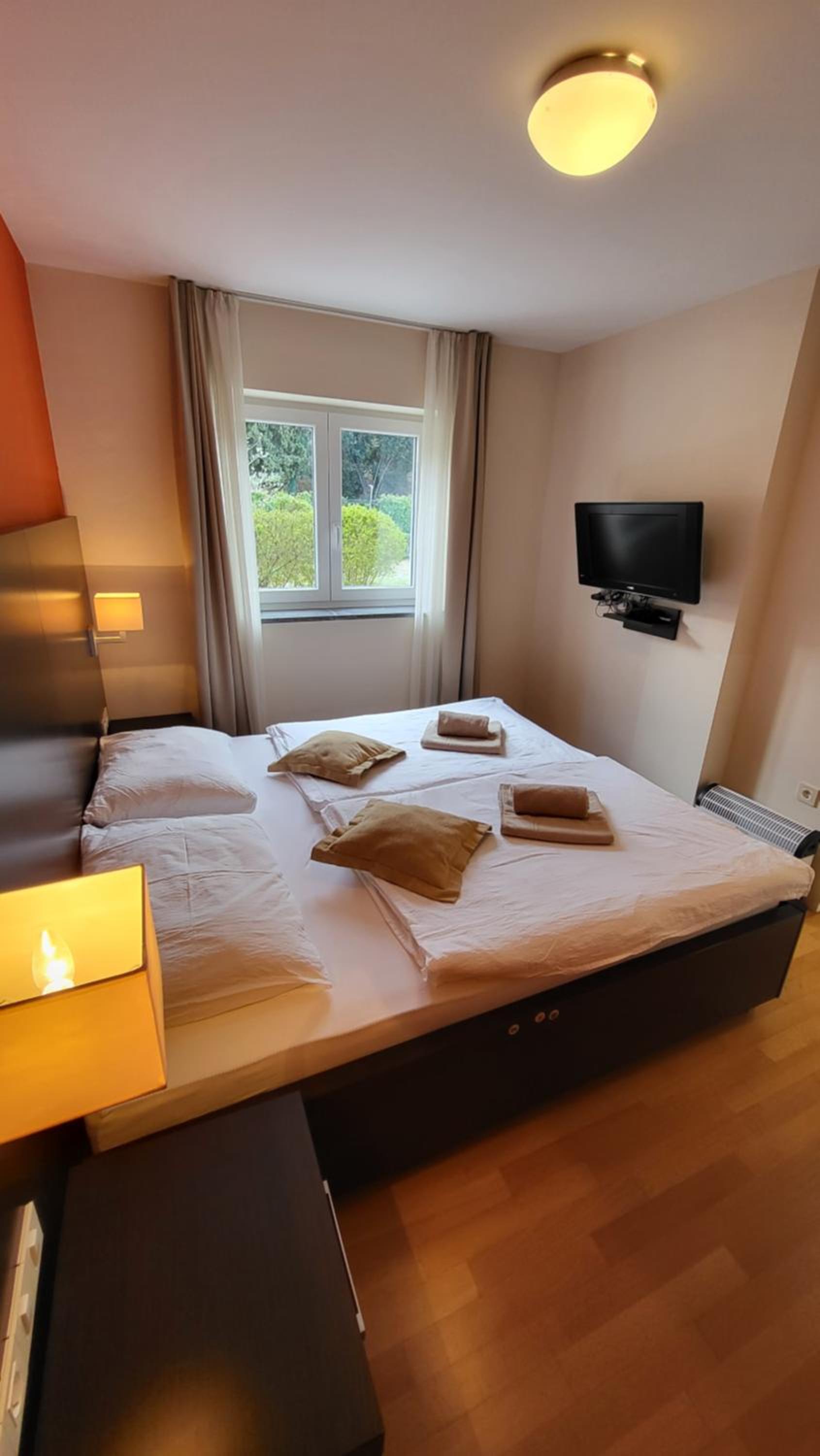 Two-Bedroom Deluxe Apartment with Garden View photo 3