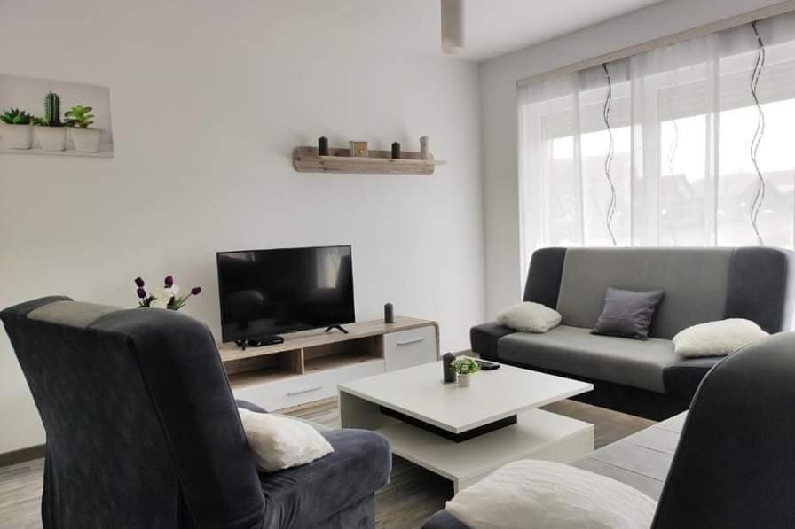One-Bedroom Apartment - Photo 1