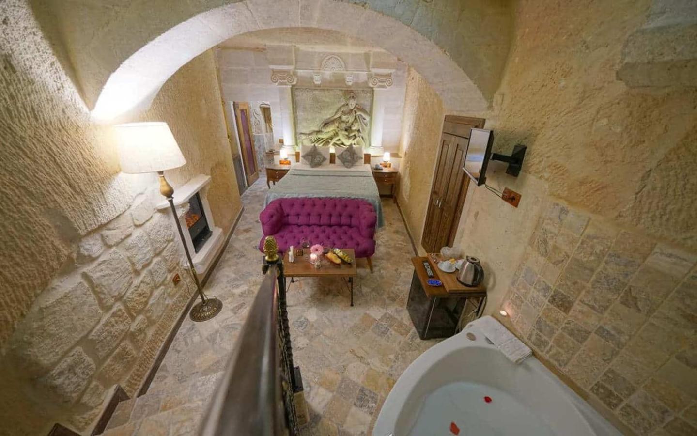 Deluxe Double Room with Bath - Photo 1