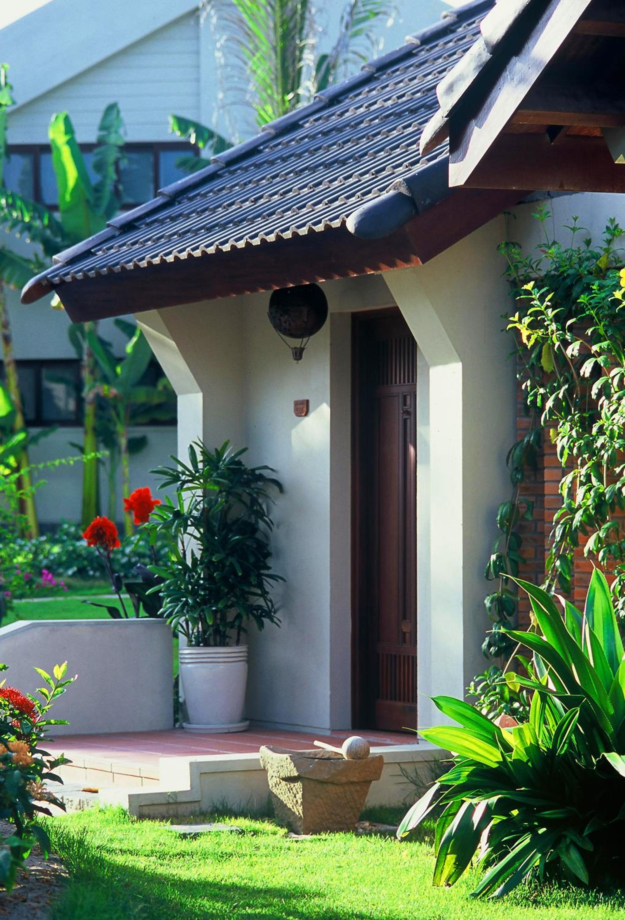 Bungalow with Garden View - Photo 5
